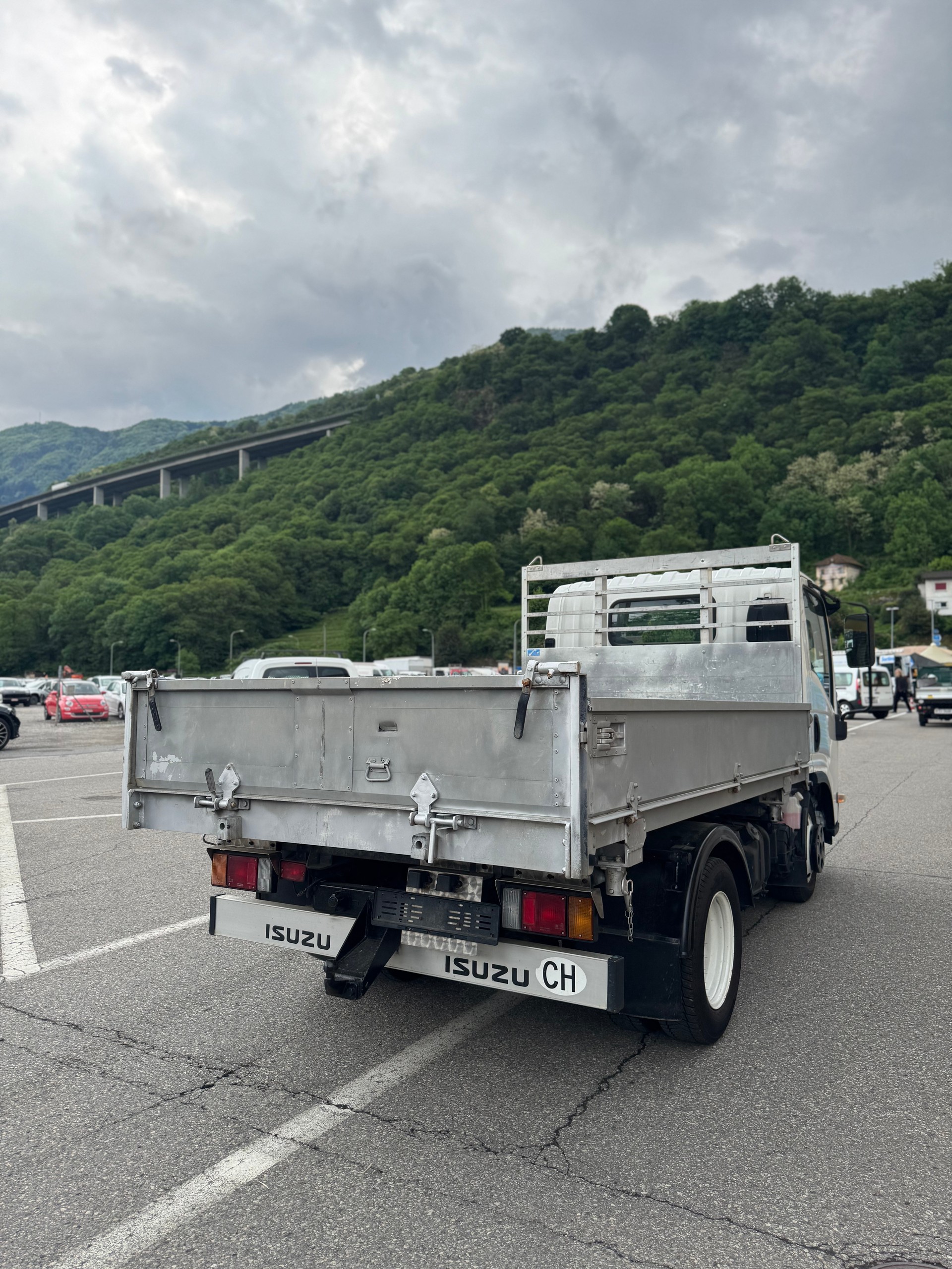 ISUZU NLR 85A-image-2