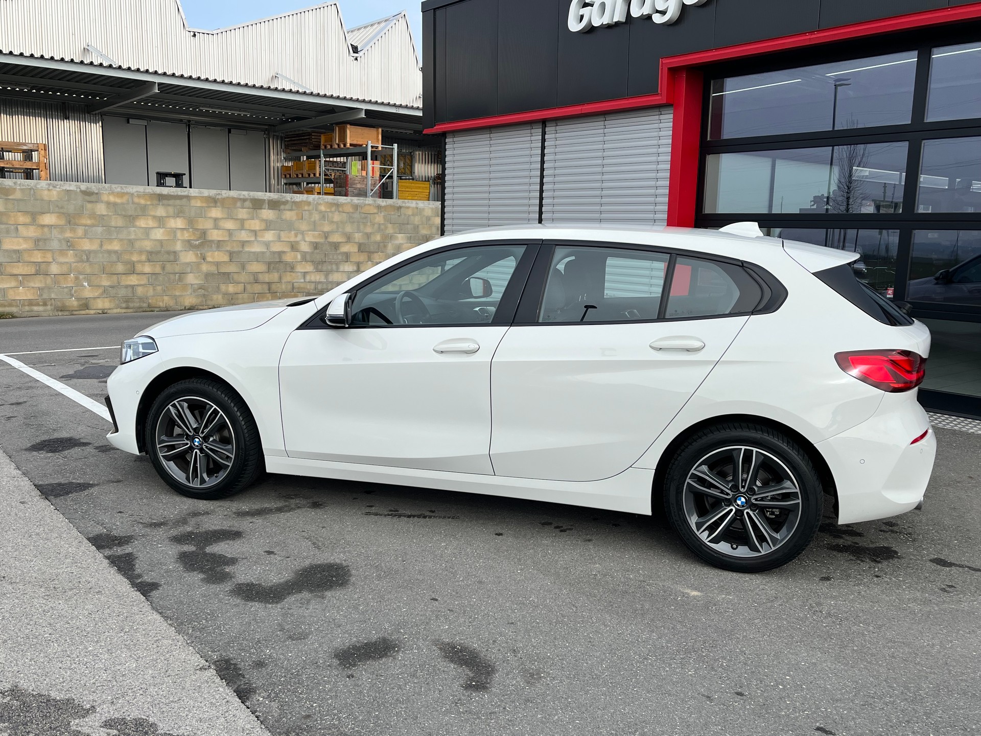 BMW 118i Sport Line Steptronic-image-8
