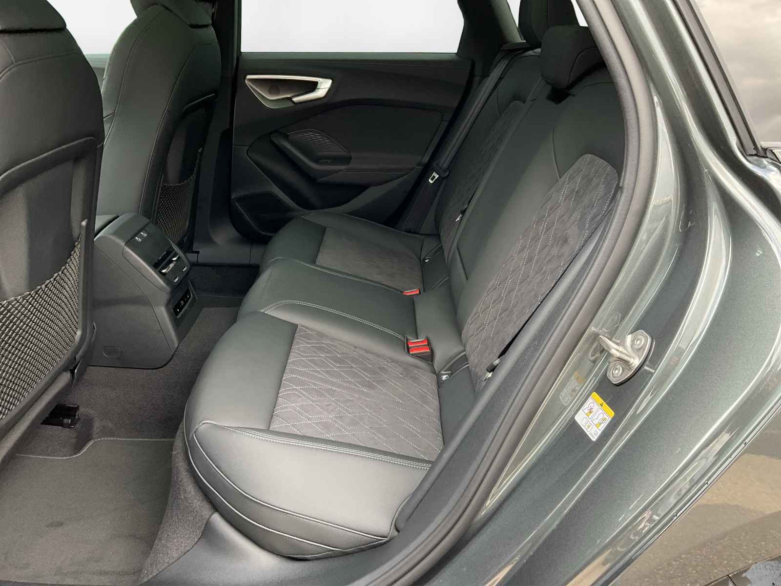 AUDI A5 Avant TDI quattro 150 kW S tronic-image-11