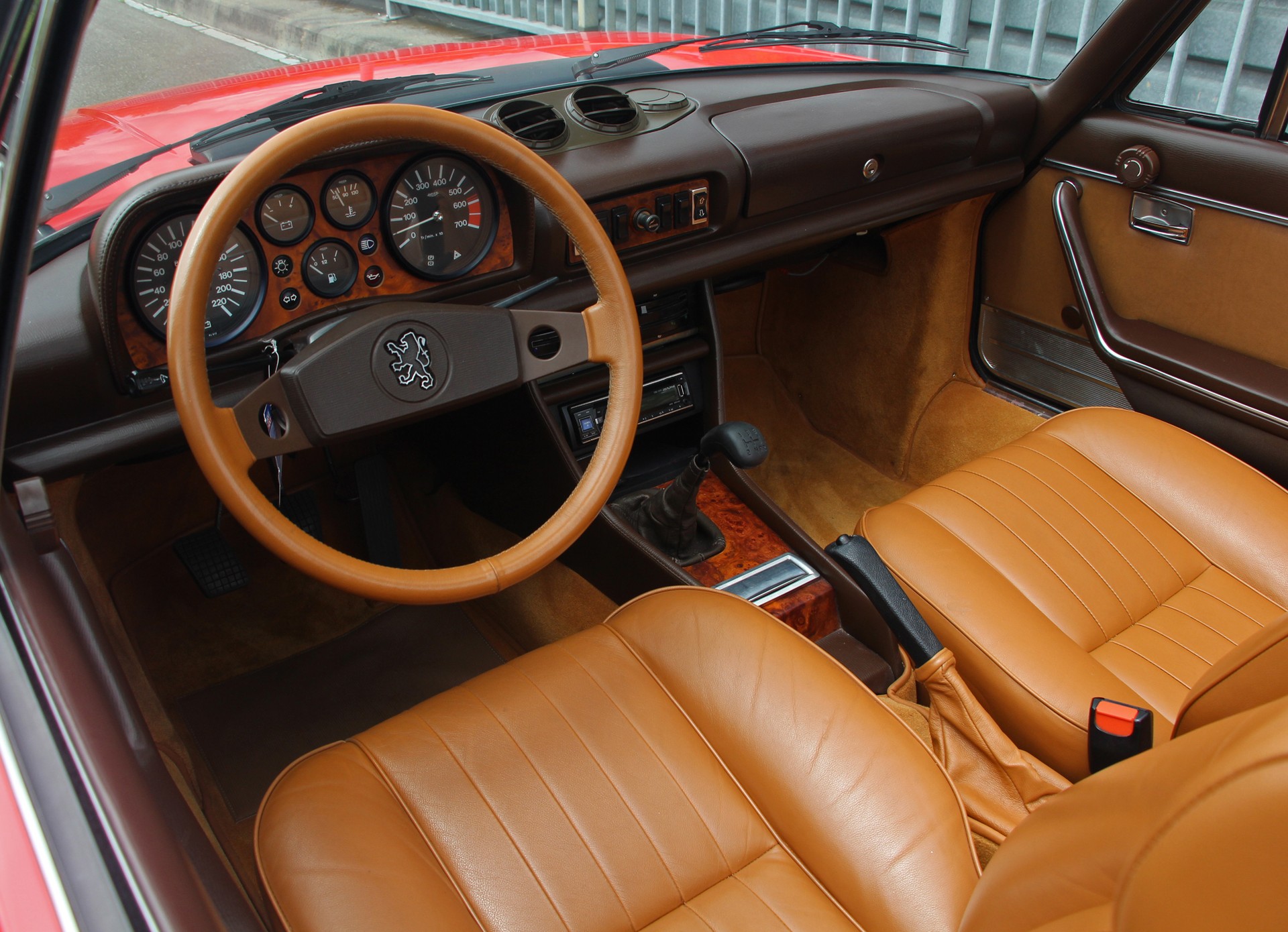 PEUGEOT 504 Cabriolet-image-6