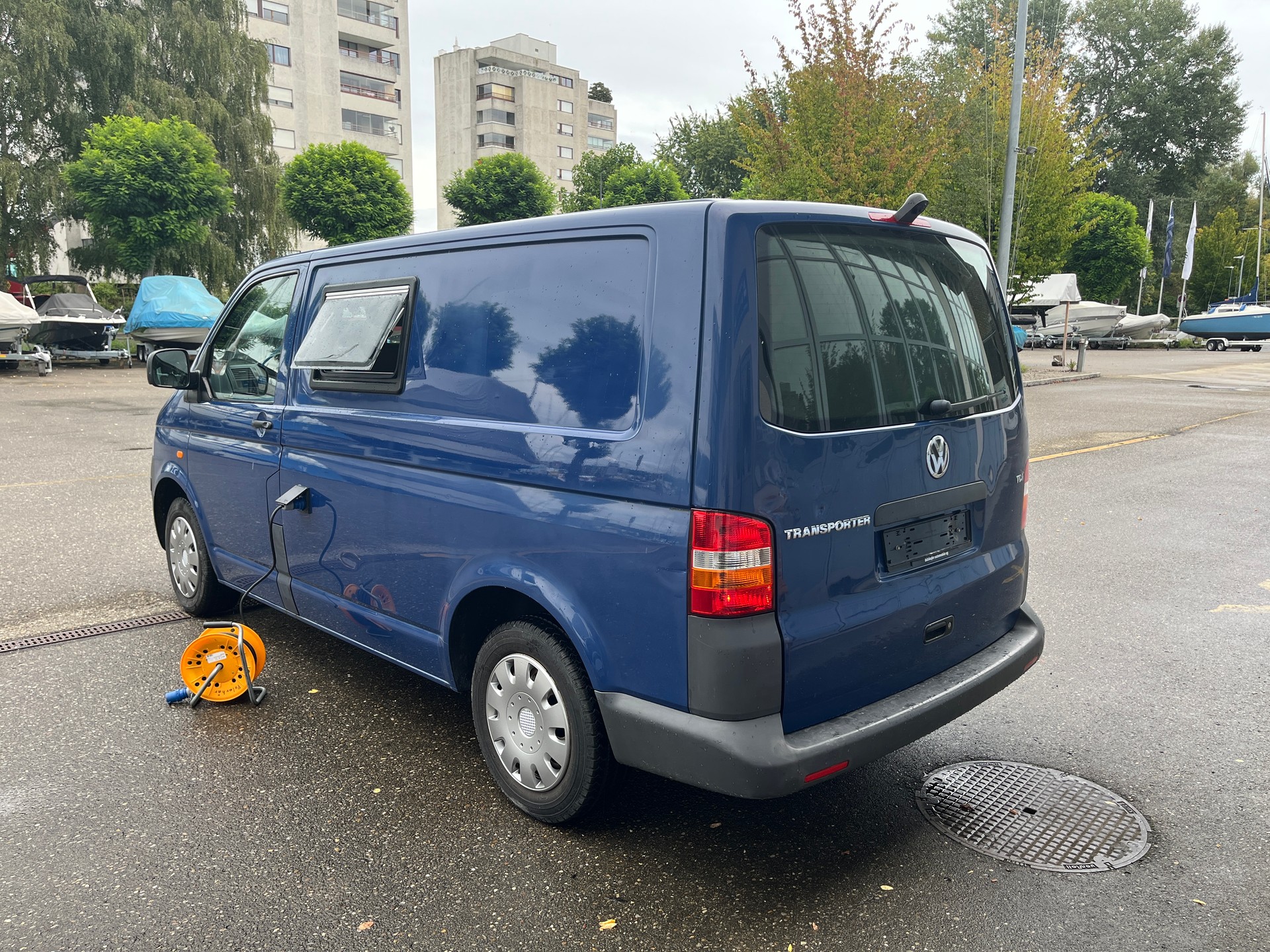 VW T5 Camper 1.9 TDI-image-2