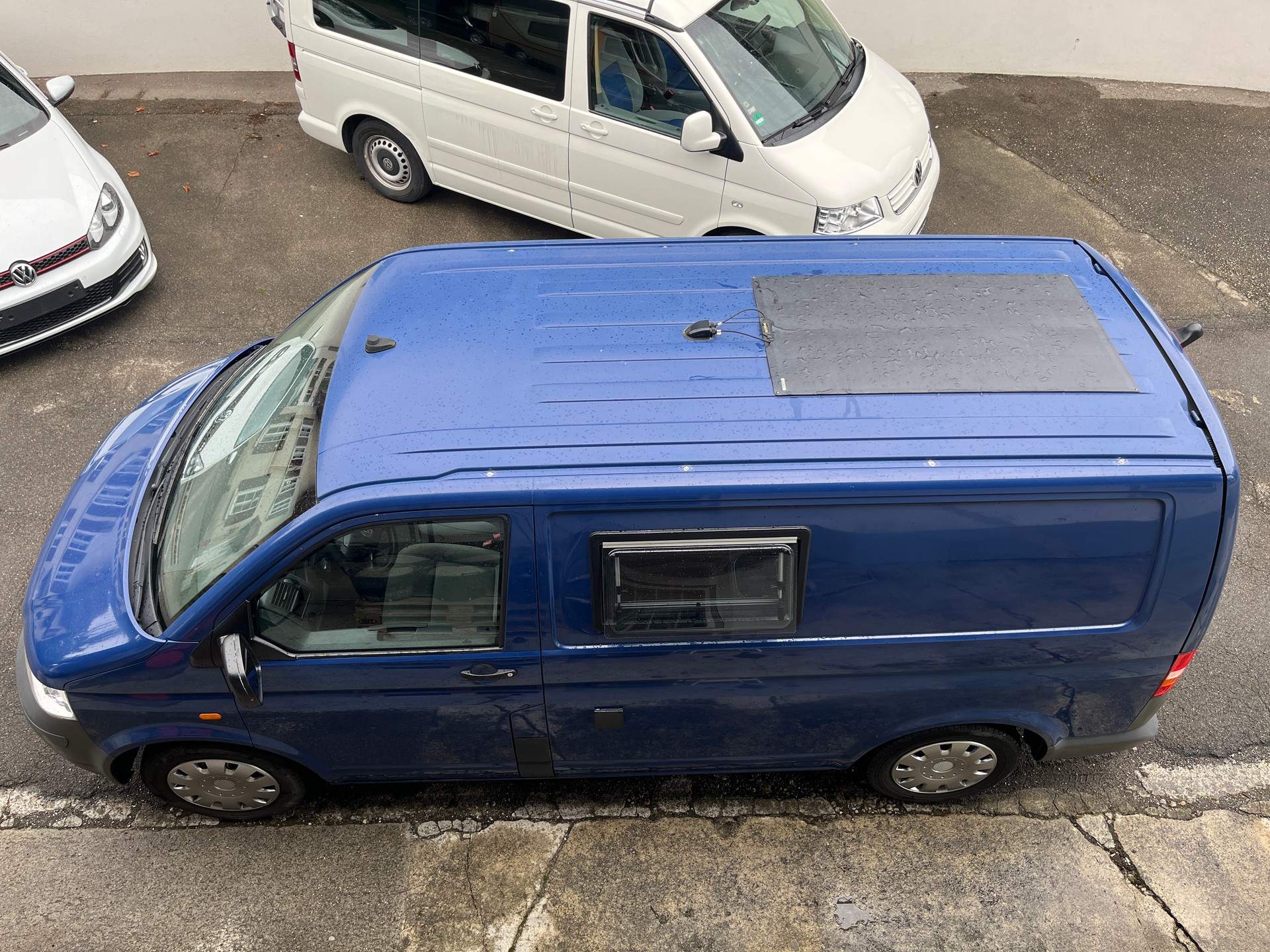 VW T5 Camper 1.9 TDI-image-10