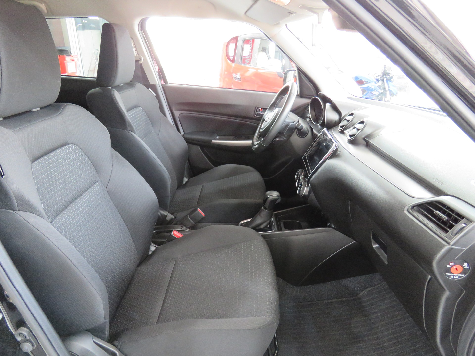 SUZUKI Swift 1.2 Compact Hybrid CVT (Automat)-image-9