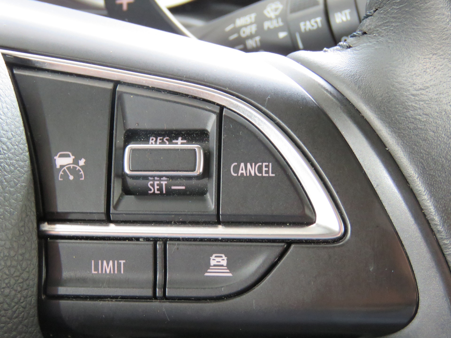SUZUKI Swift 1.2 Compact Hybrid CVT (Automat)-image-19