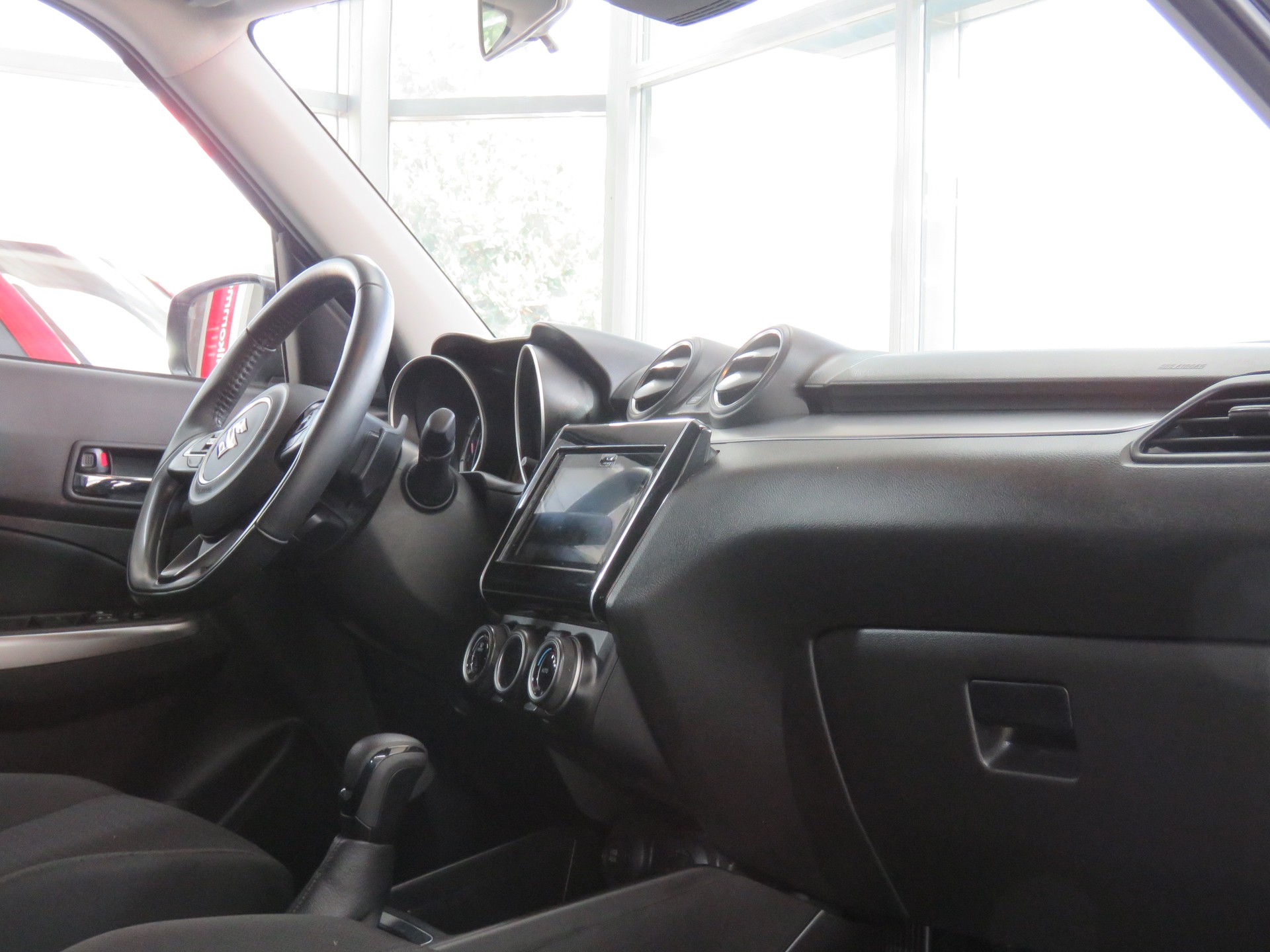 SUZUKI Swift 1.2 Compact Hybrid CVT (Automat)-image-8