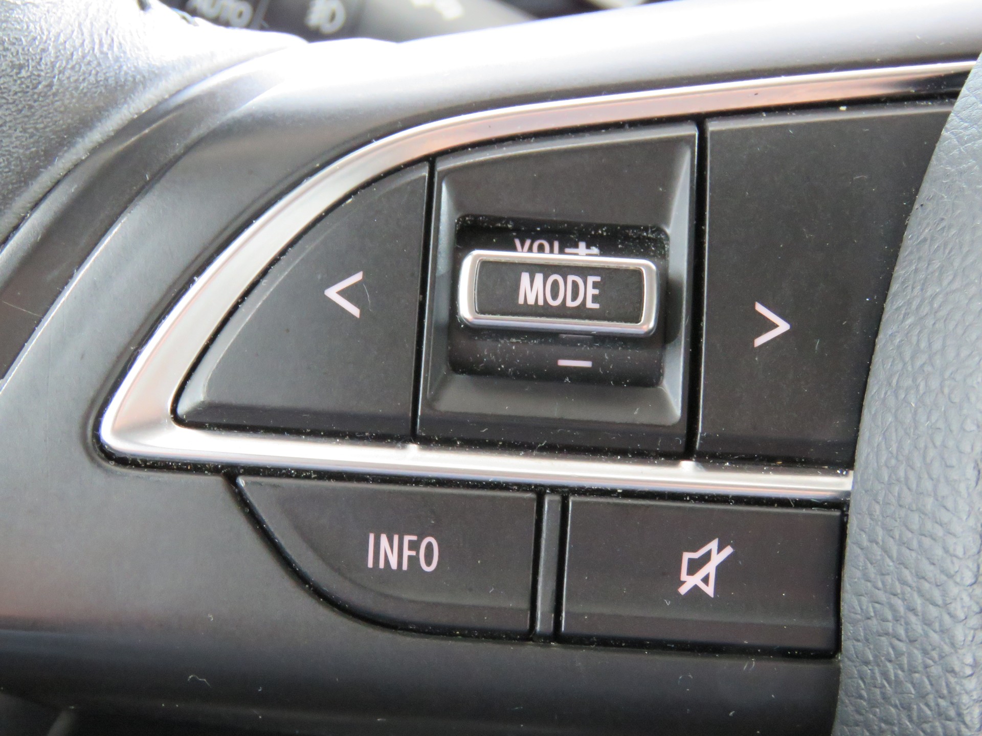 SUZUKI Swift 1.2 Compact Hybrid CVT (Automat)-image-18