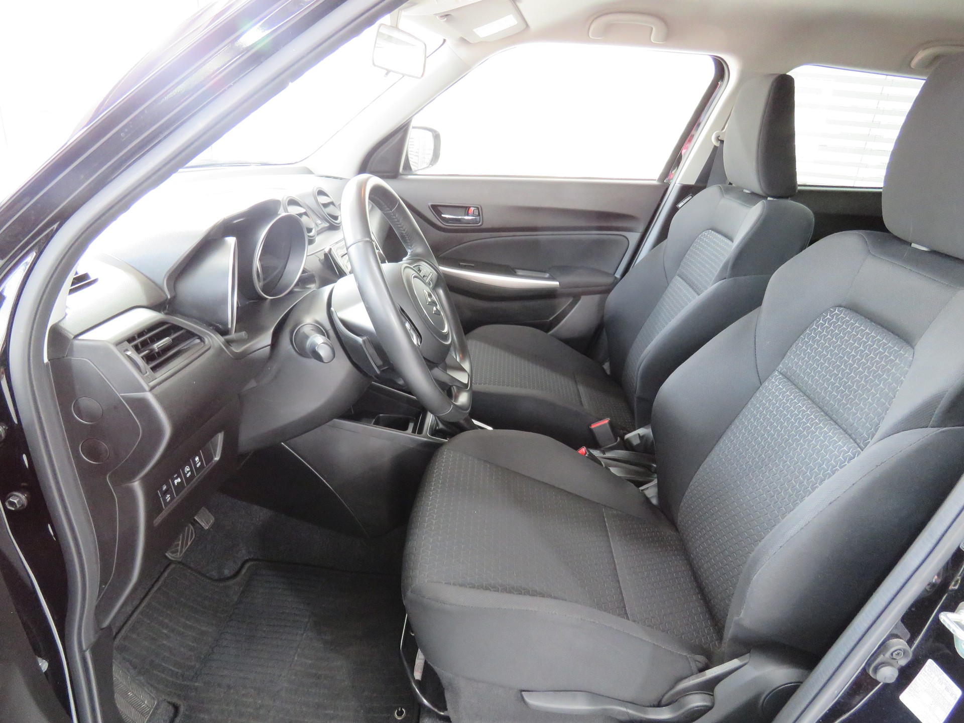 SUZUKI Swift 1.2 Compact Hybrid CVT (Automat)-image-7