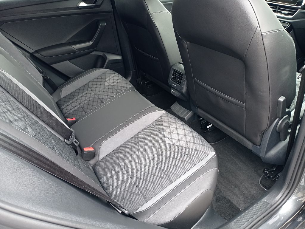 VW T-Roc 2.0 TSI R-Line DSG 4Motion-image-10