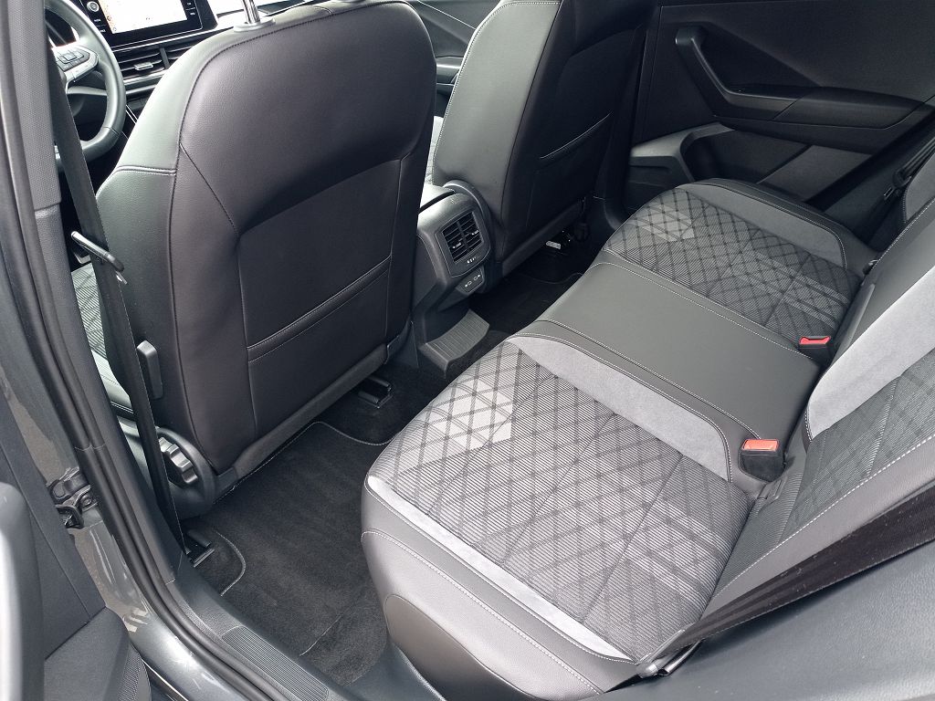 VW T-Roc 2.0 TSI R-Line DSG 4Motion-image-11