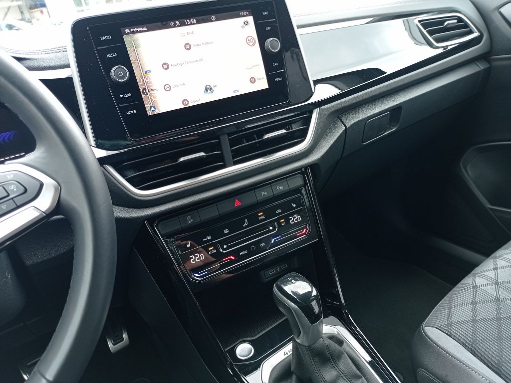 VW T-Roc 2.0 TSI R-Line DSG 4Motion-image-14