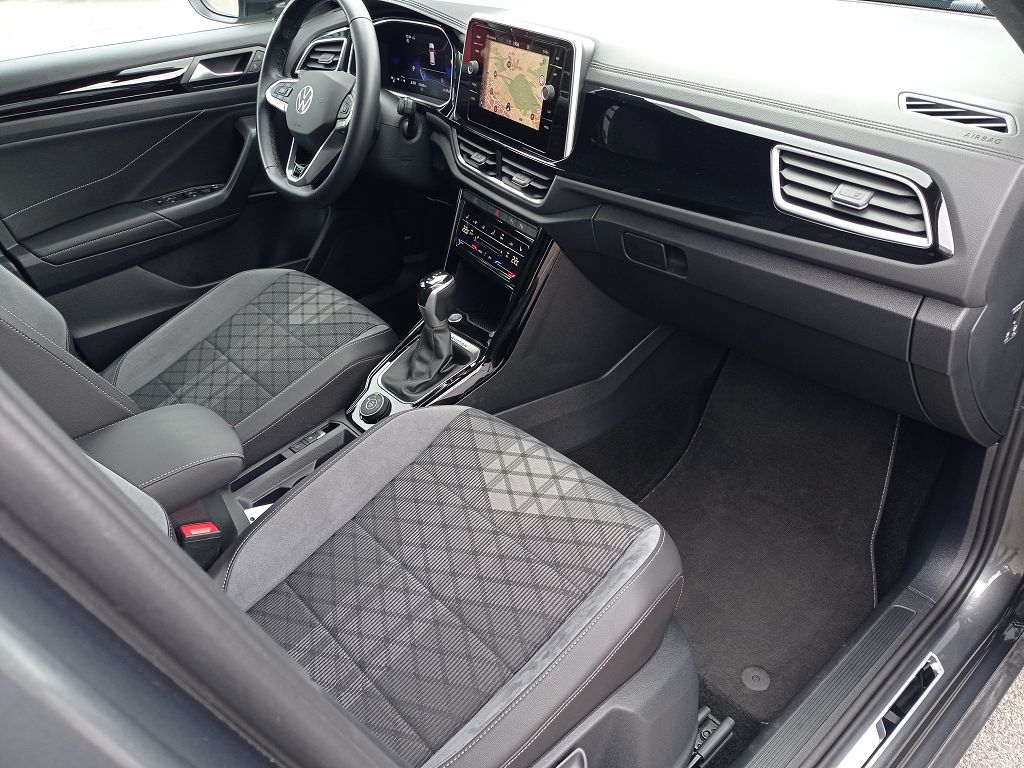VW T-Roc 2.0 TSI R-Line DSG 4Motion-image-9