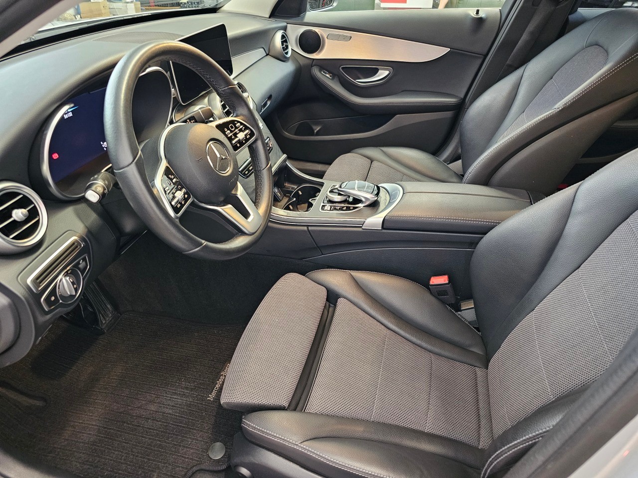 MERCEDES-BENZ C 300 d Avantgarde 9G-Tronic-image-3