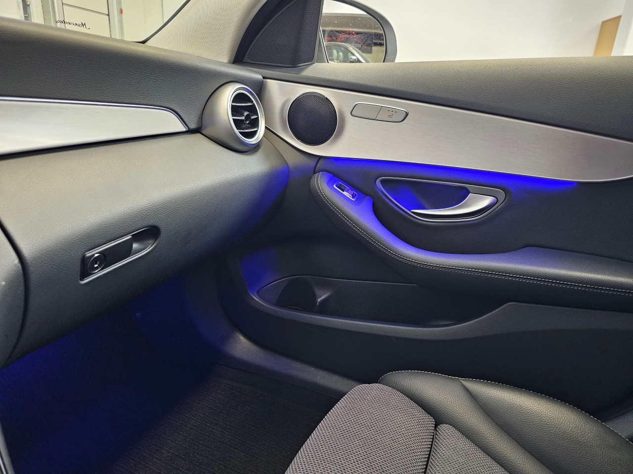 MERCEDES-BENZ C 300 d Avantgarde 9G-Tronic-image-10