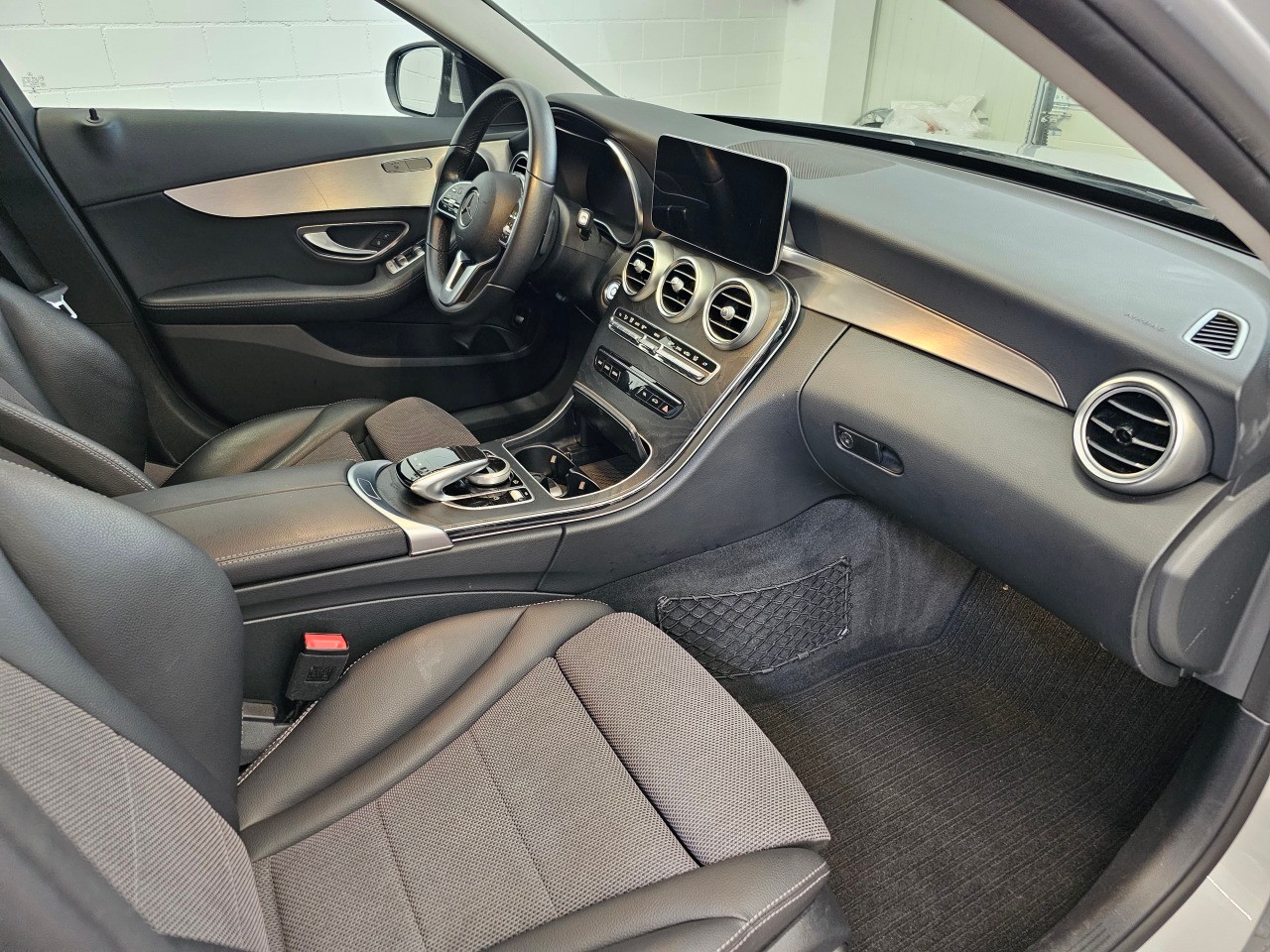 MERCEDES-BENZ C 300 d Avantgarde 9G-Tronic-image-15