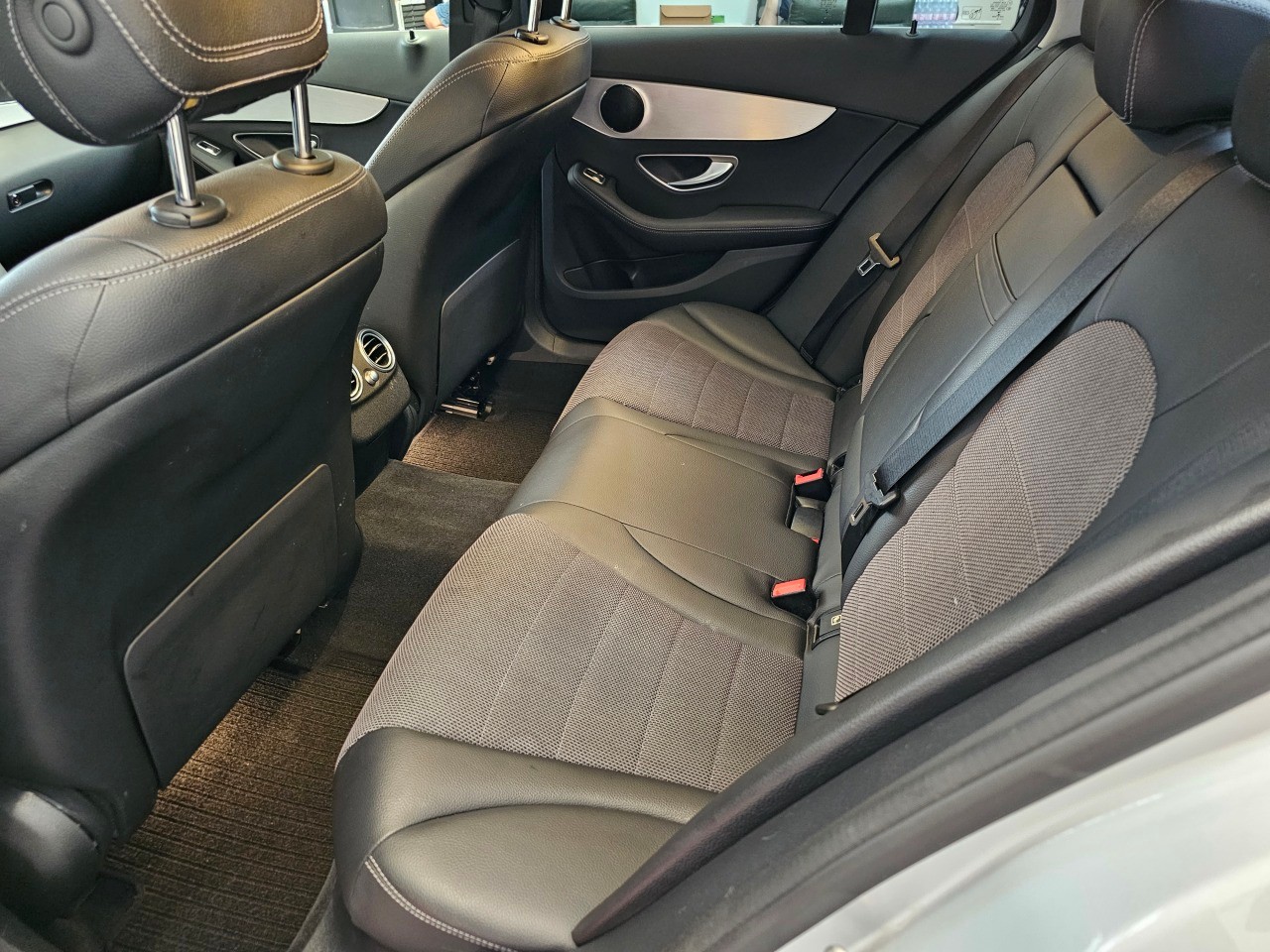 MERCEDES-BENZ C 300 d Avantgarde 9G-Tronic-image-4