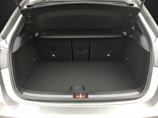 MERCEDES-BENZ A 250 e EQ Star 8G-DCT-image-11