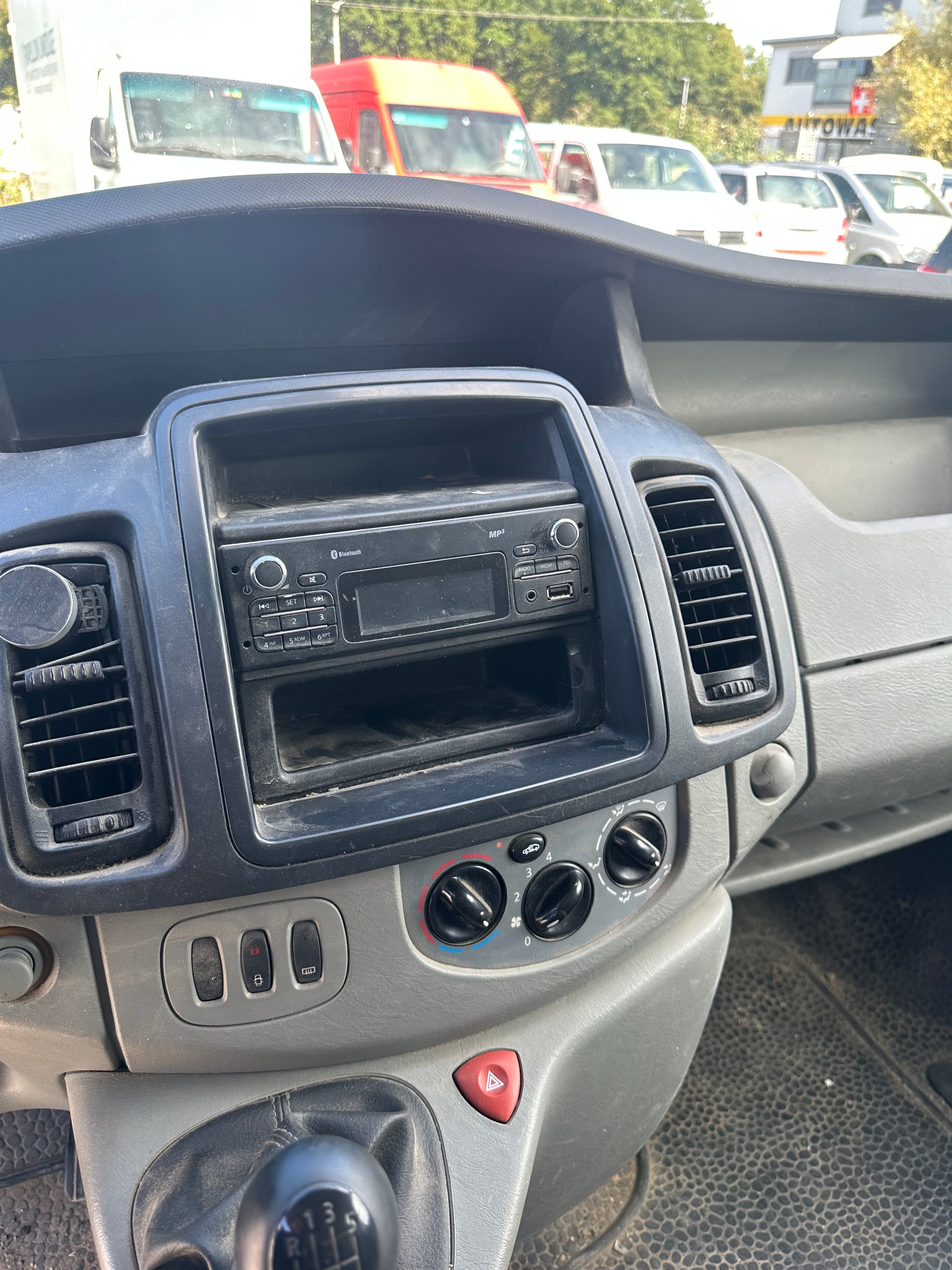 RENAULT Trafic 2.0 dCi 115 2.9t L1H1-image-5