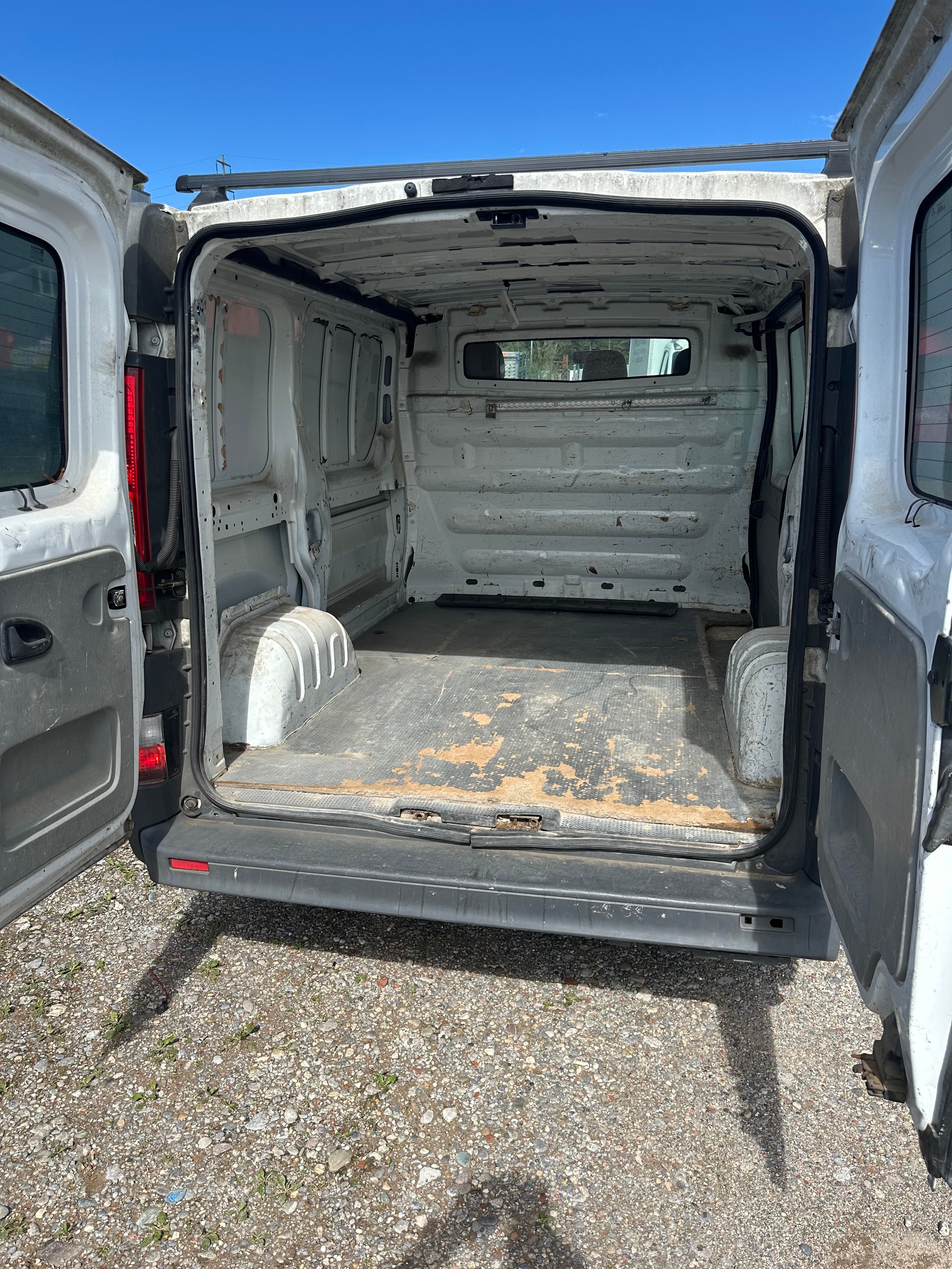 RENAULT Trafic 2.0 dCi 115 2.9t L1H1-image-9