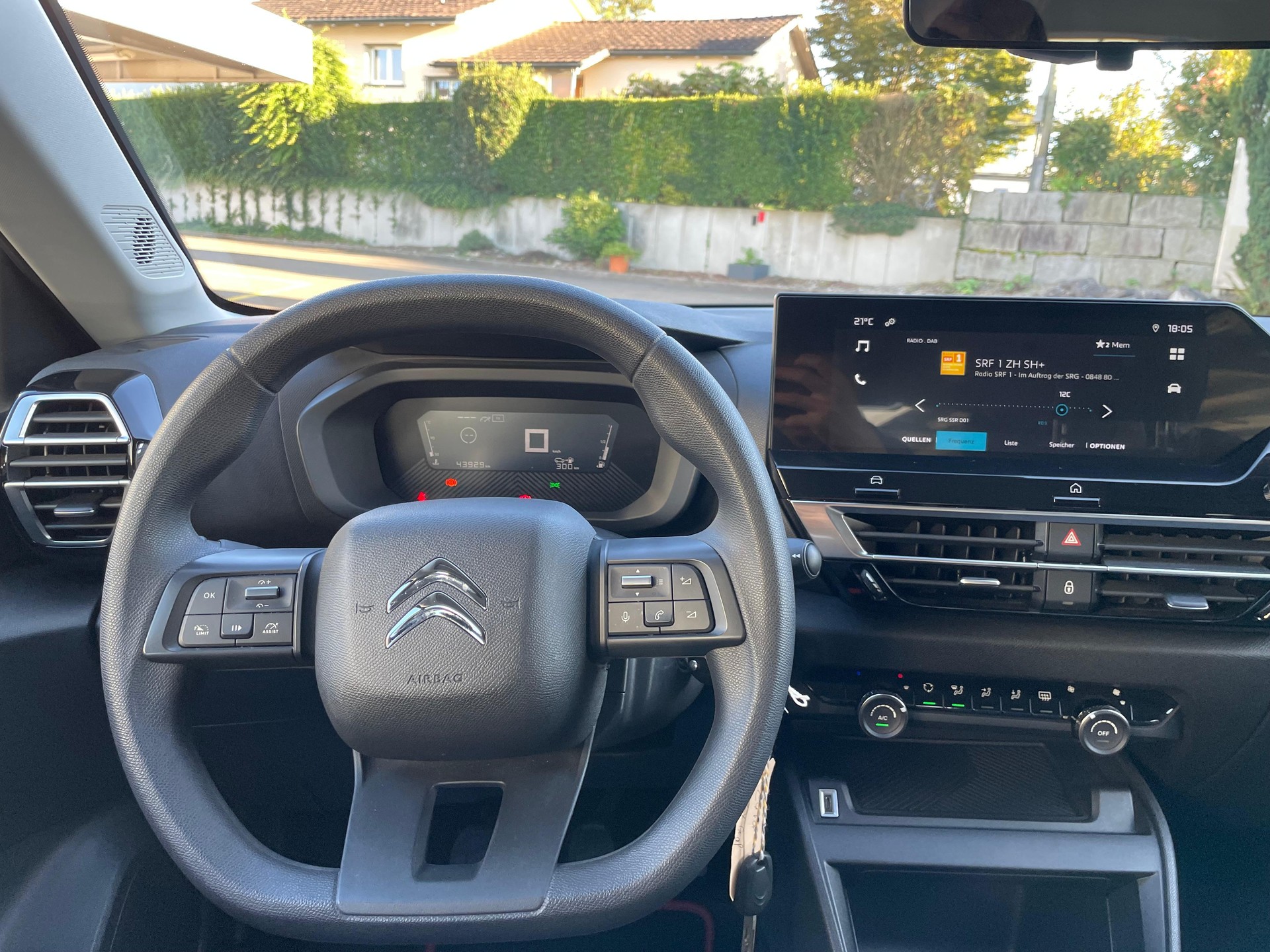CITROEN C4 1.2 Pure Tech Live Pack-image-14