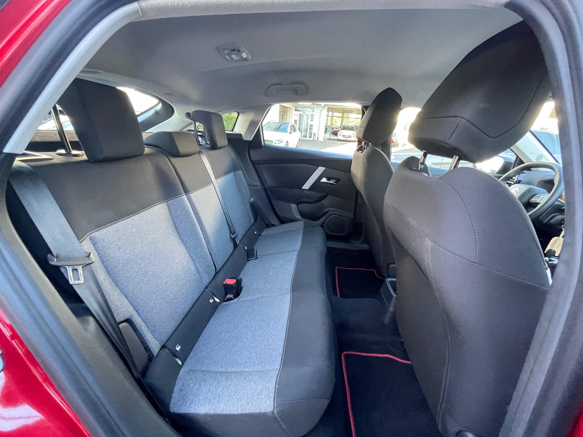 CITROEN C4 1.2 Pure Tech Live Pack-image-12