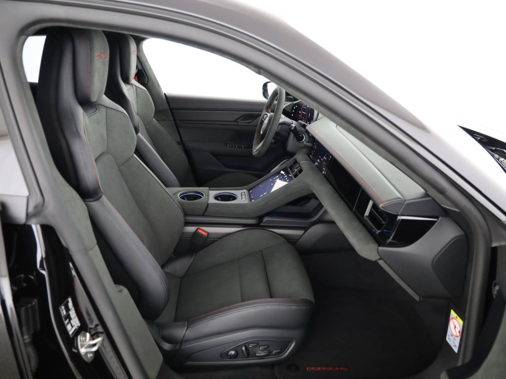PORSCHE Taycan GTS Sport Turismo-image-14