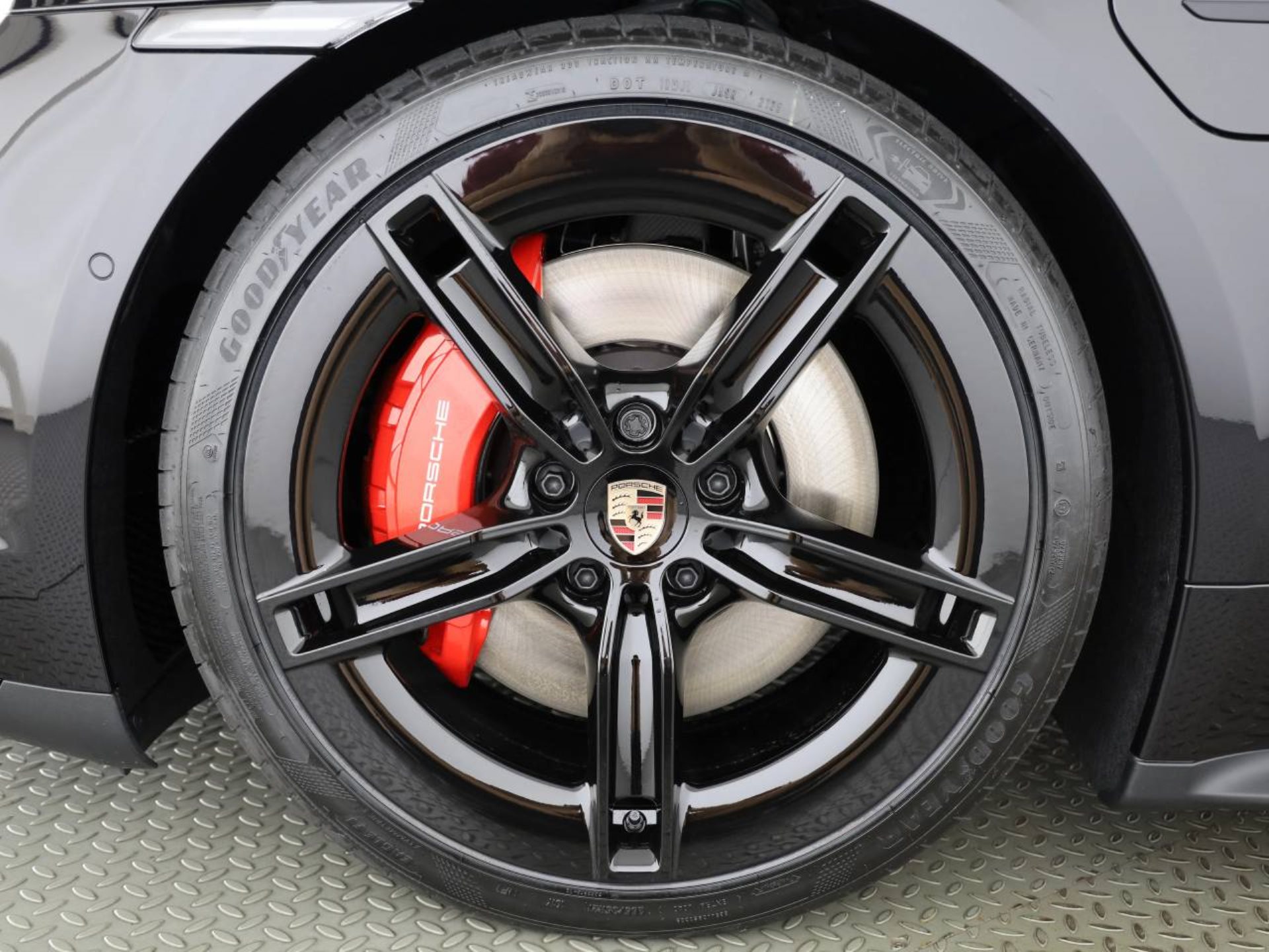 PORSCHE Taycan GTS Sport Turismo-image-5