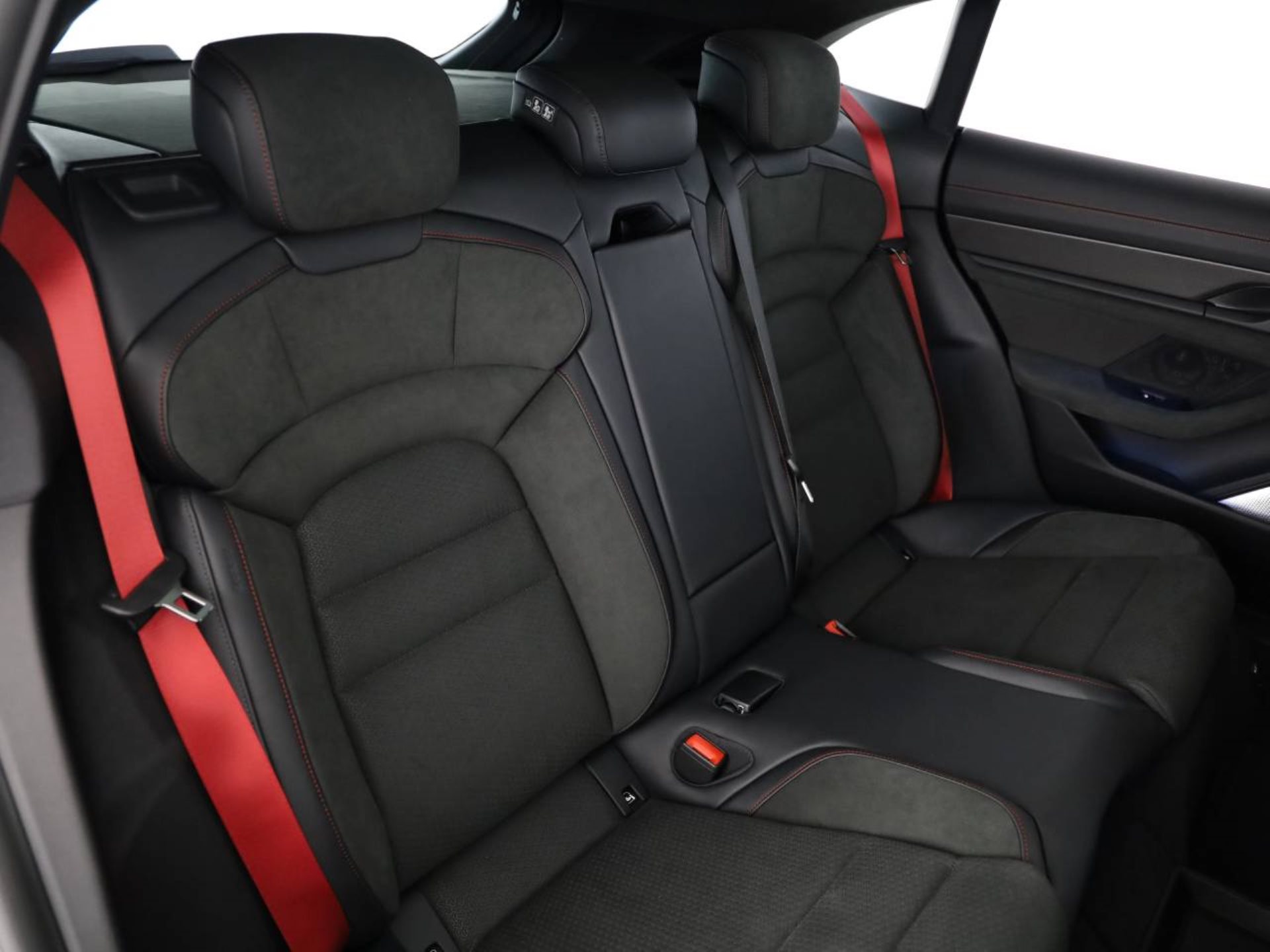 PORSCHE Taycan GTS Sport Turismo-image-15