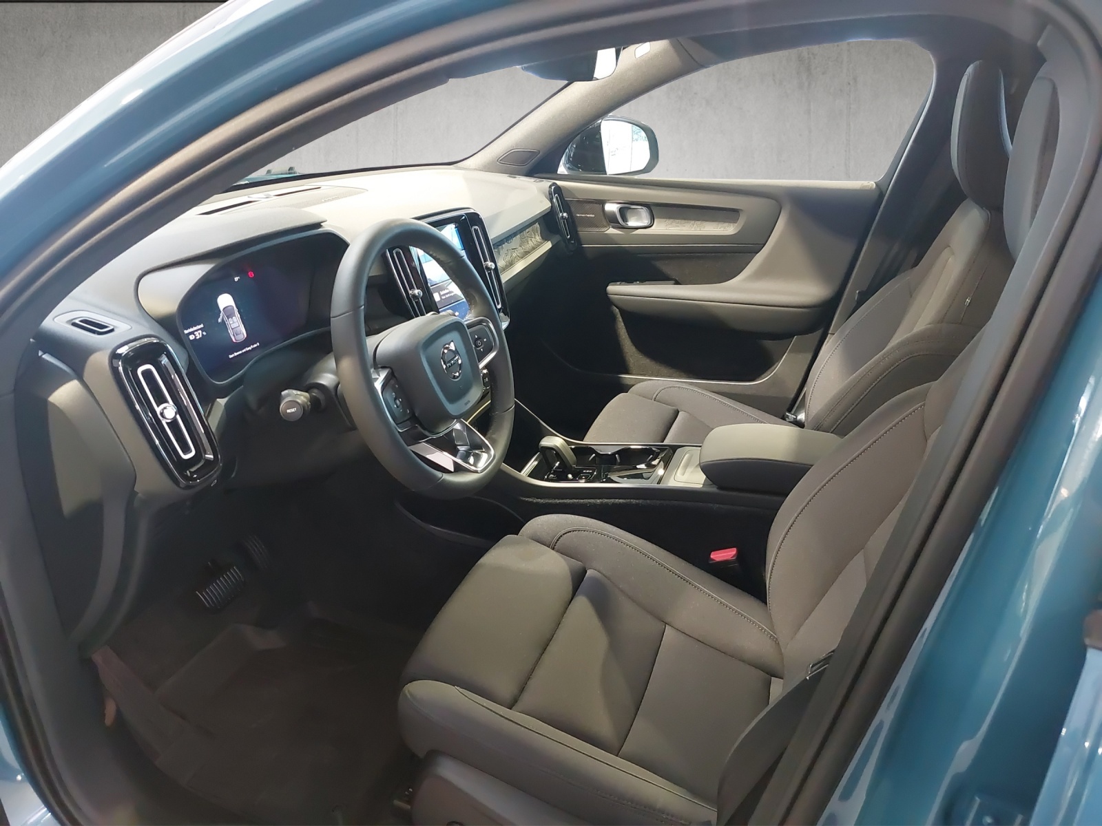 VOLVO C40 E80 Ultimate-showroom-element-1