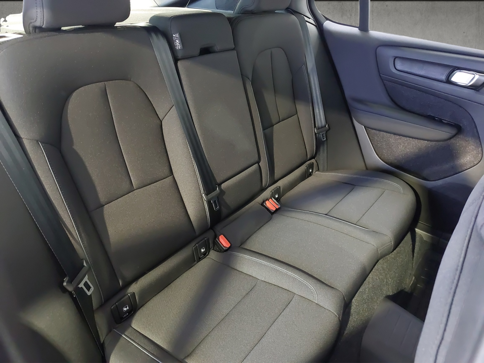 VOLVO C40 E80 Ultimate-showroom-element-3