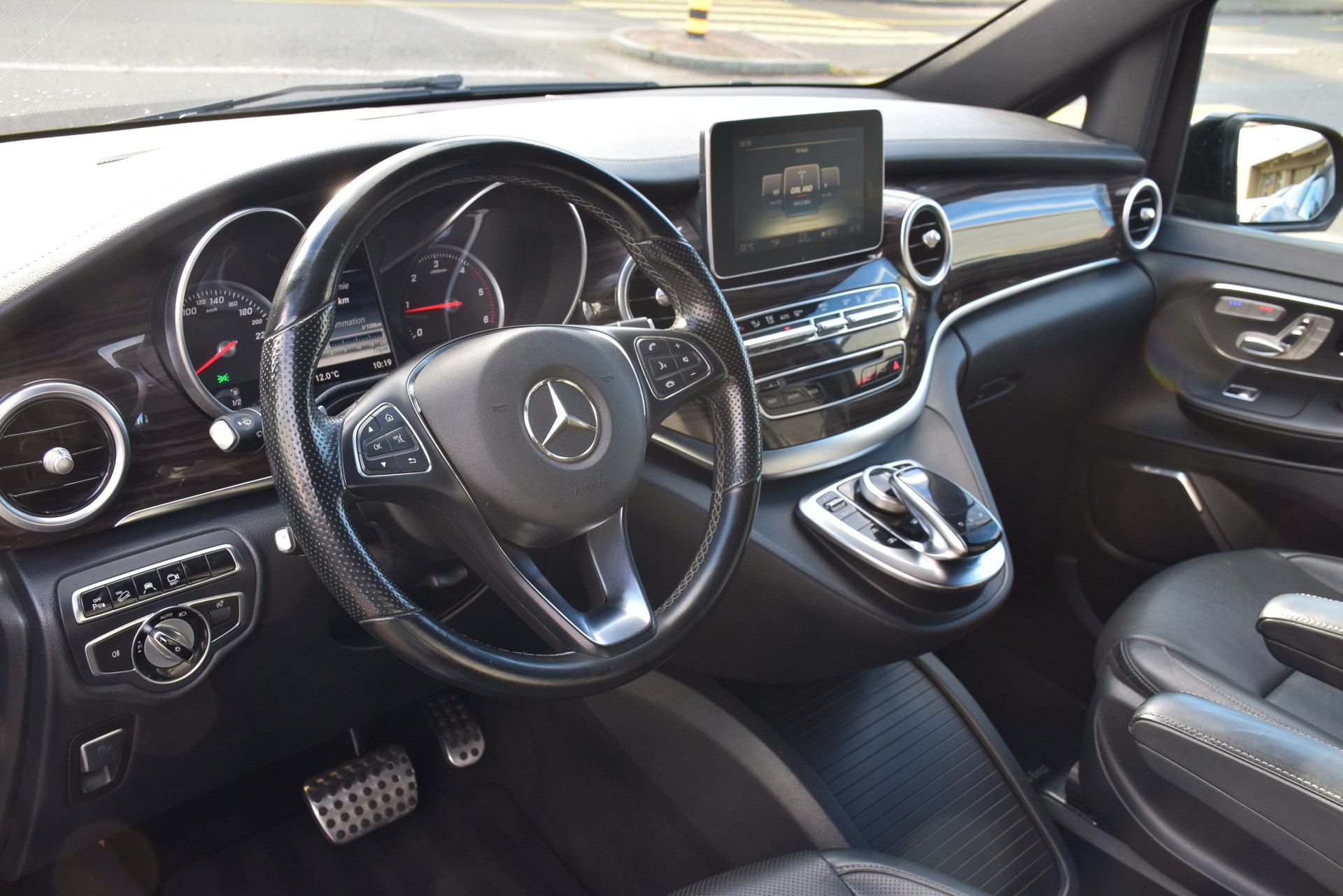 MERCEDES-BENZ V 250 d Swiss Edition lang 4Matic 7G-Tronic-image-11
