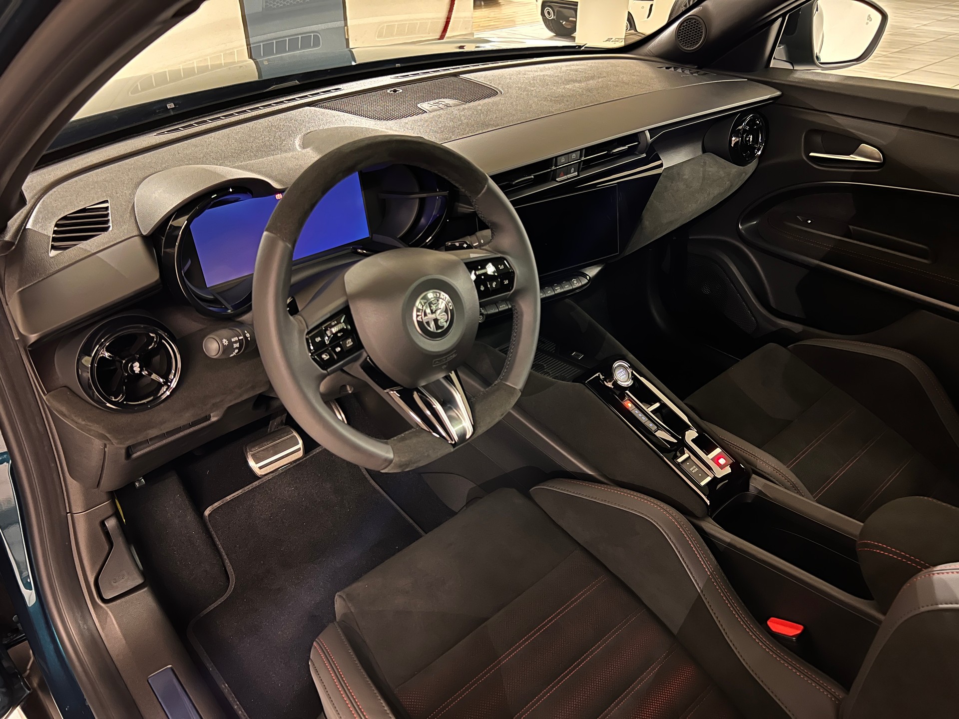 ALFA ROMEO Junior 1.2 48V Hybrid Q4-image-10