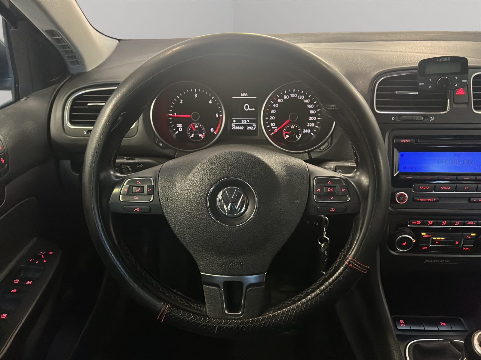 VW Golf Variant 1.6 TDI Team 4Motion-image-15