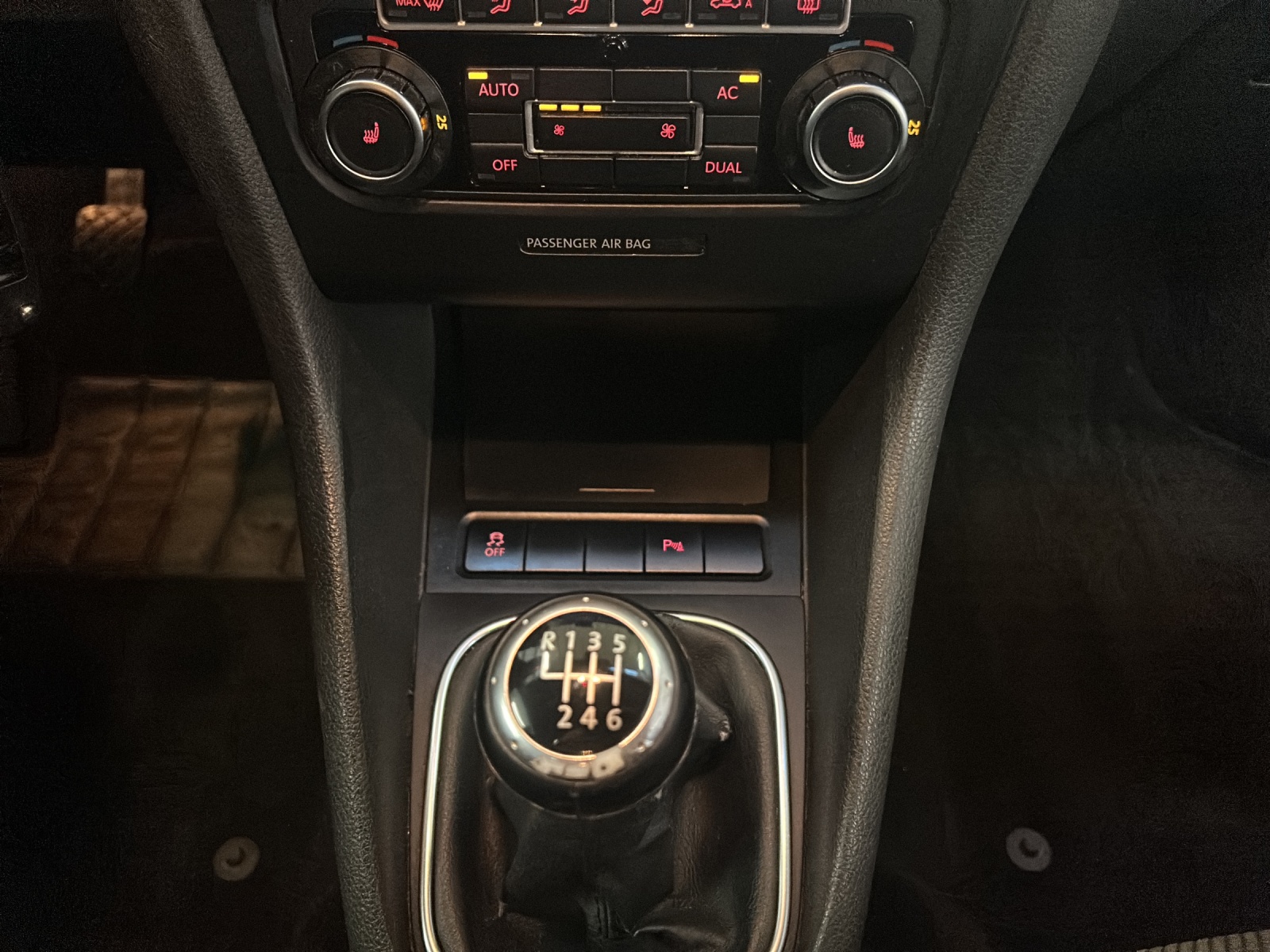 VW Golf Variant 1.6 TDI Team 4Motion-image-10
