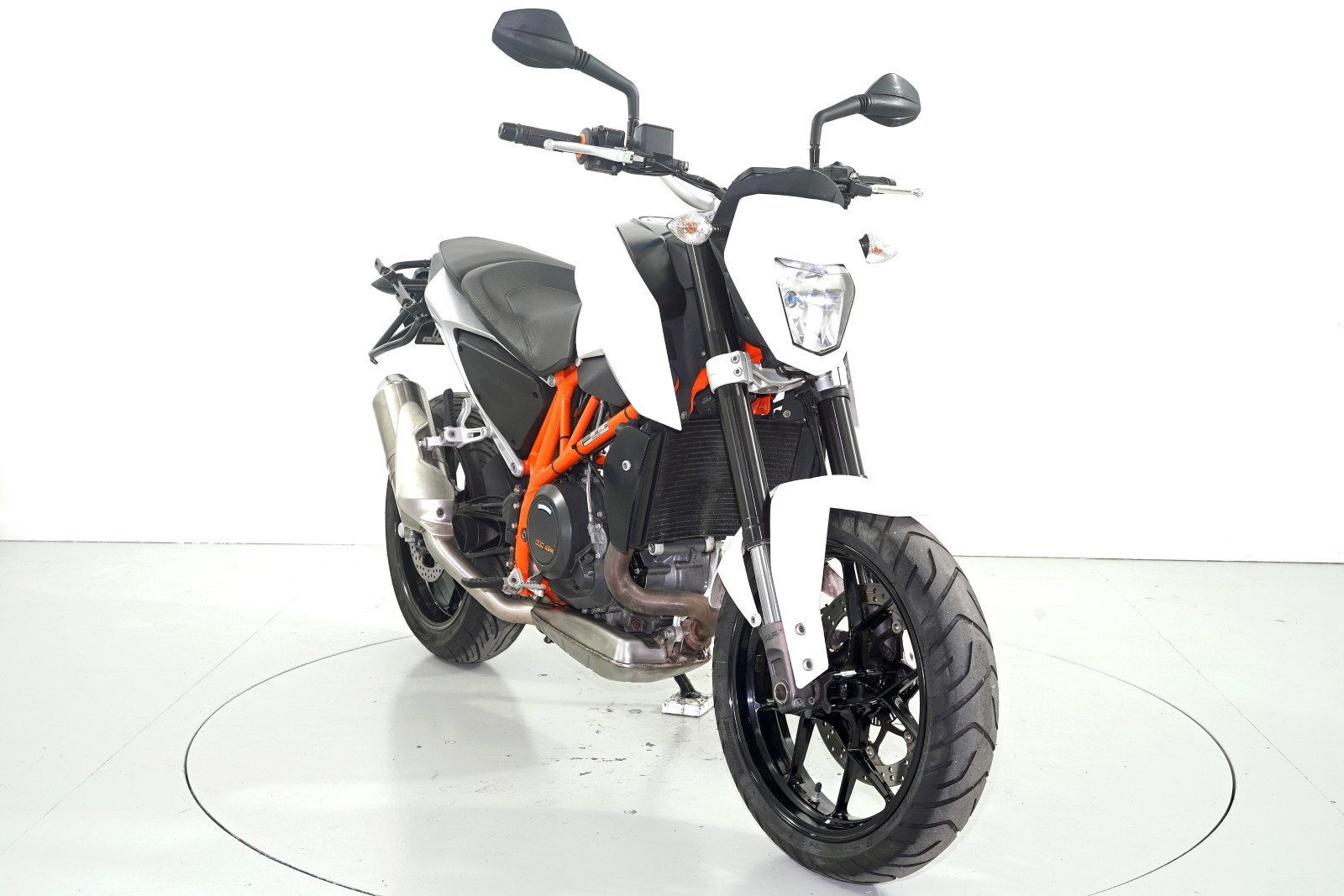 KTM Duke 690 ABS-showroom-element-1