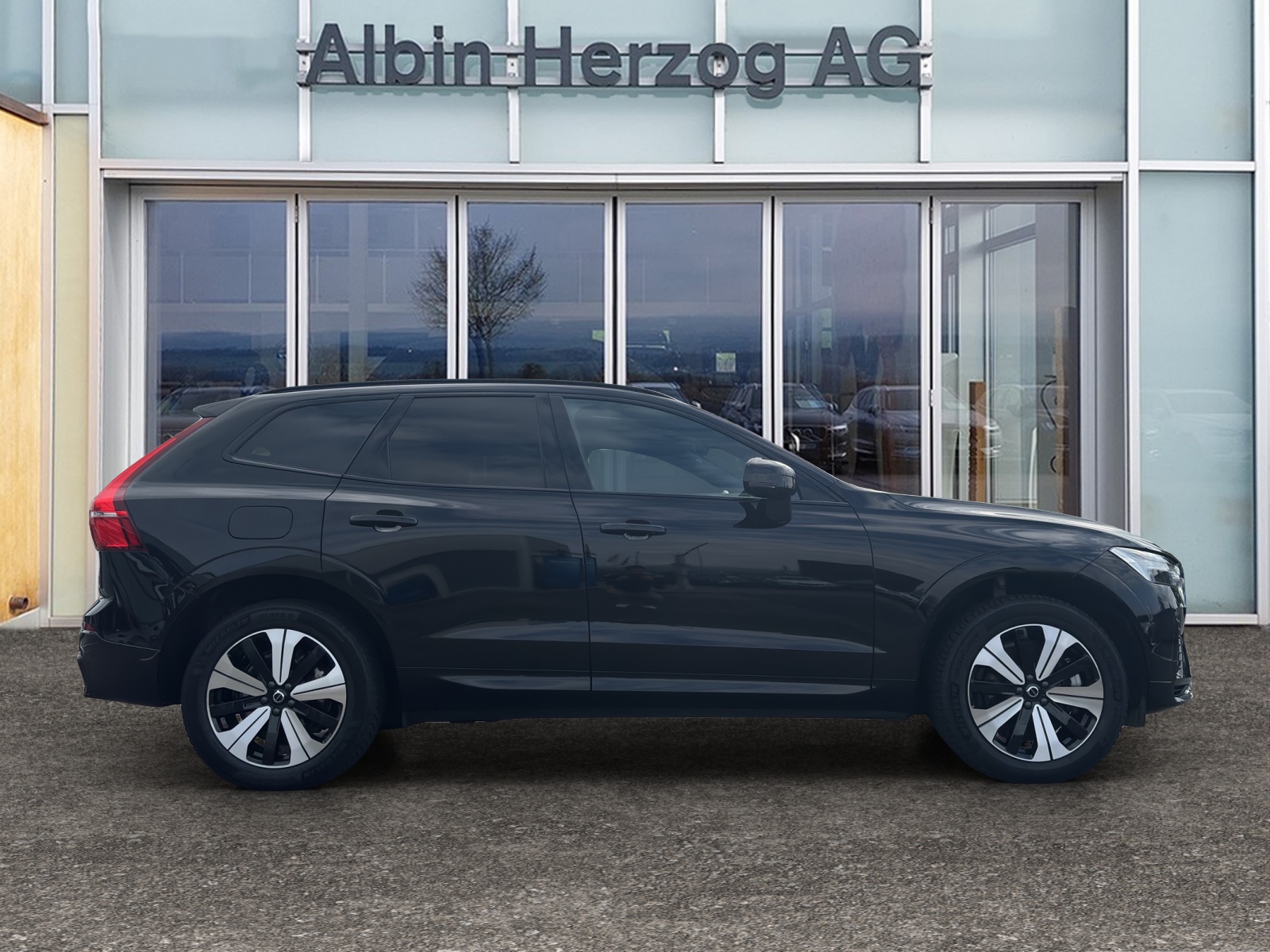 VOLVO XC60 2.0 T6 TE Plus Dark eAWD-image-4