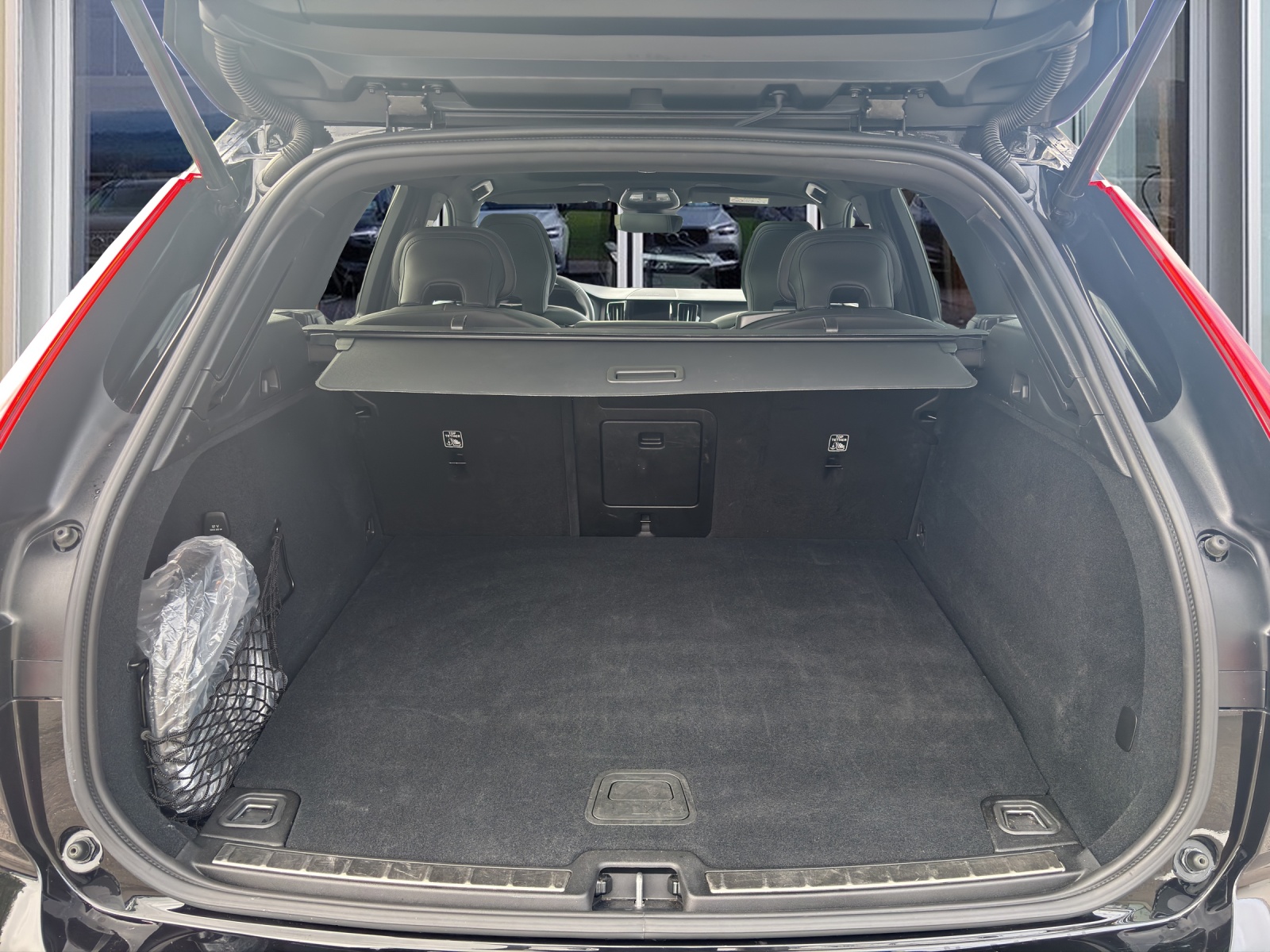 VOLVO XC60 2.0 T6 TE Plus Dark eAWD-image-6