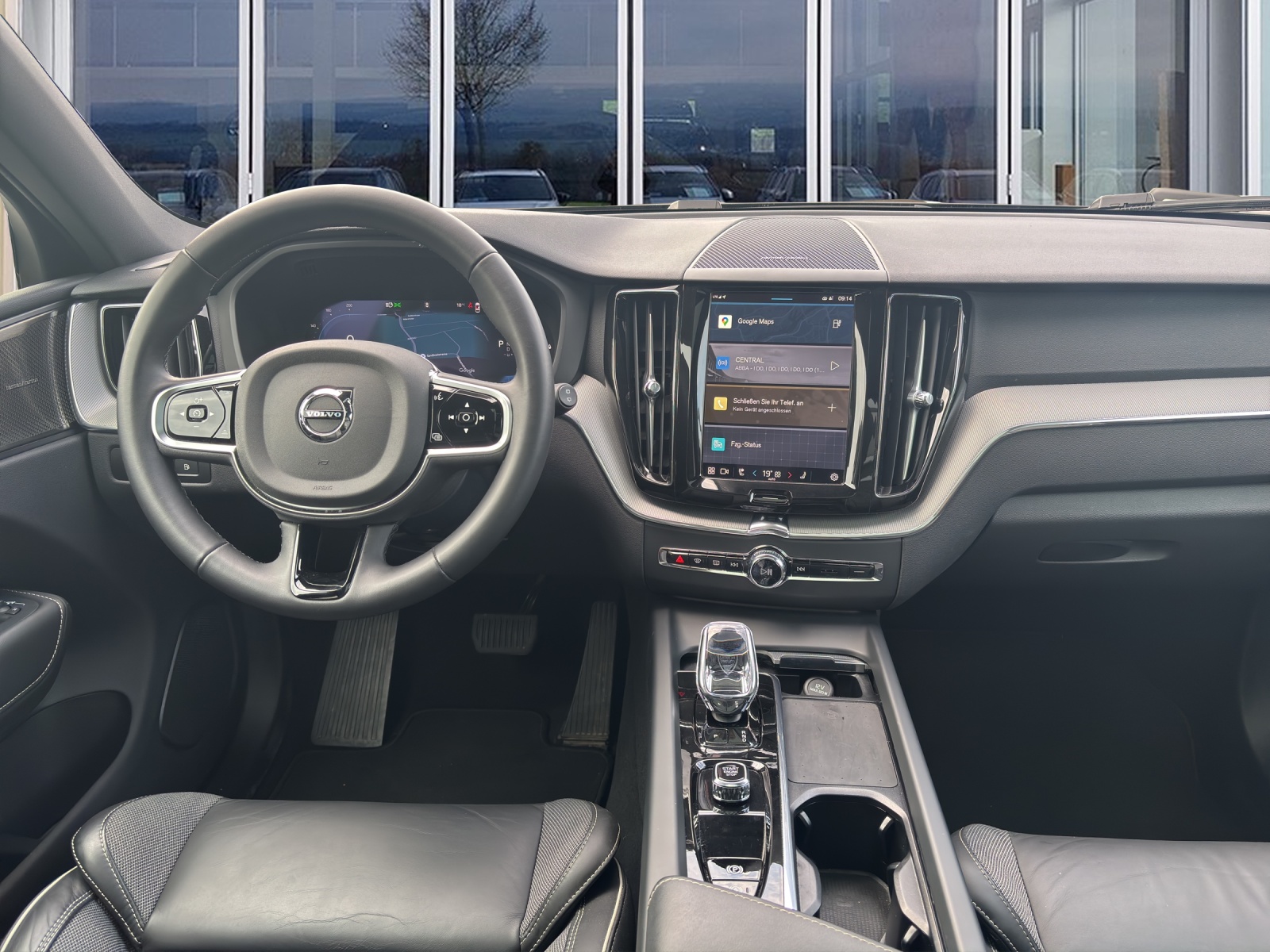 VOLVO XC60 2.0 T6 TE Plus Dark eAWD-image-10