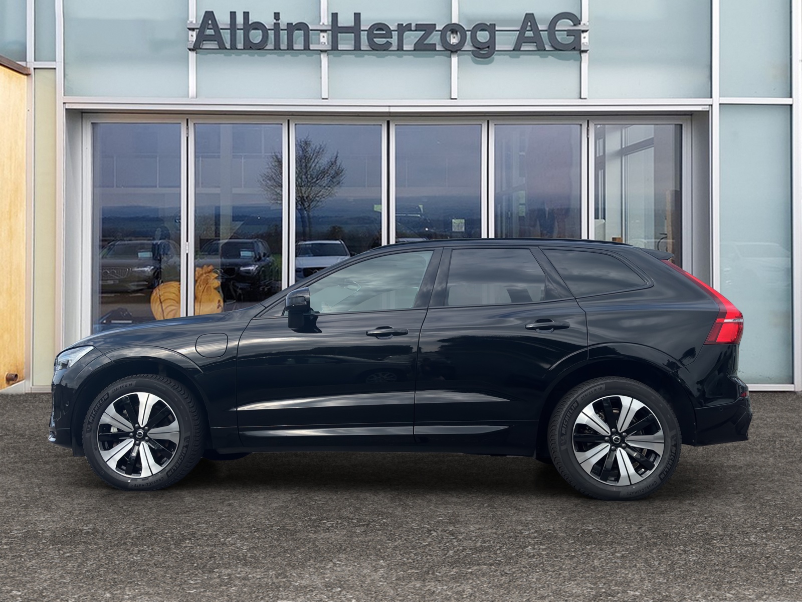 VOLVO XC60 2.0 T6 TE Plus Dark eAWD-image-1