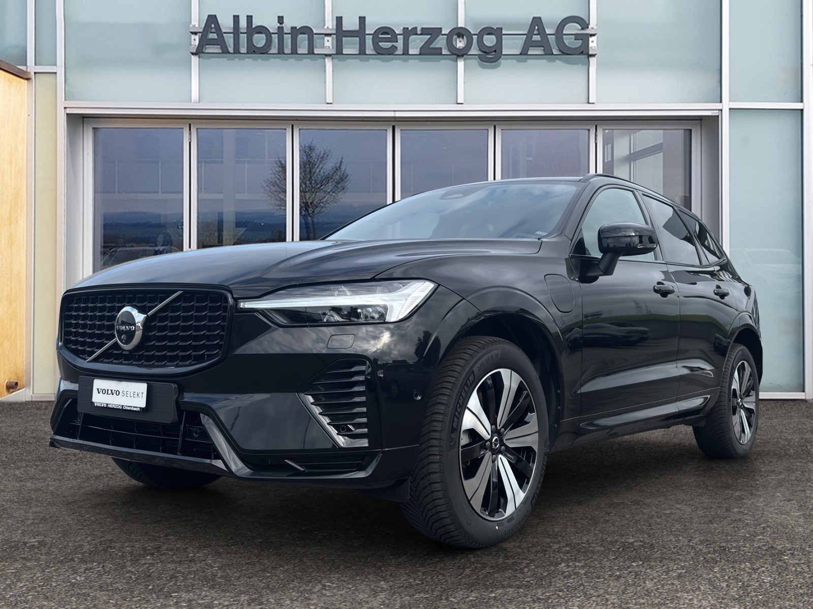 VOLVO XC60 2.0 T6 TE Plus Dark eAWD-image-0