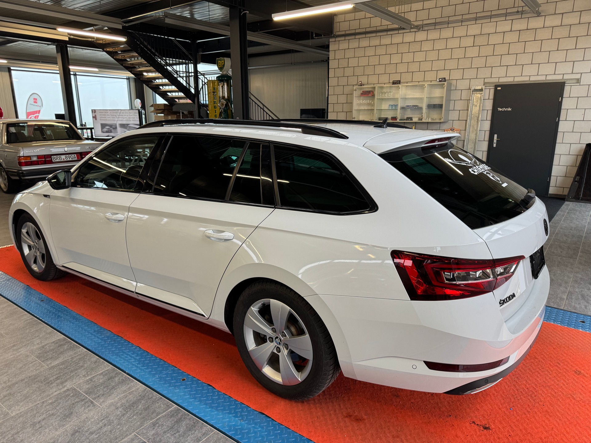 SKODA Superb Combi 2.0 TDi SportLine+ 4x4 DSG-image-8