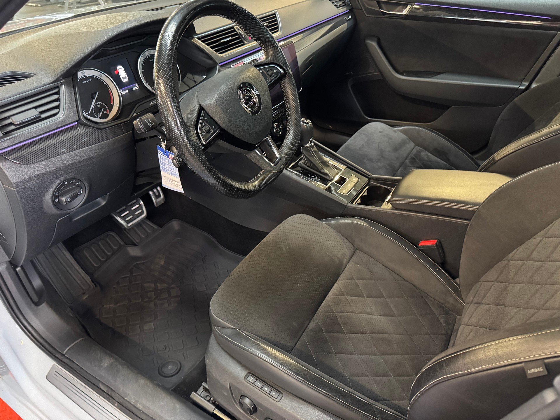 SKODA Superb Combi 2.0 TDi SportLine+ 4x4 DSG-image-9