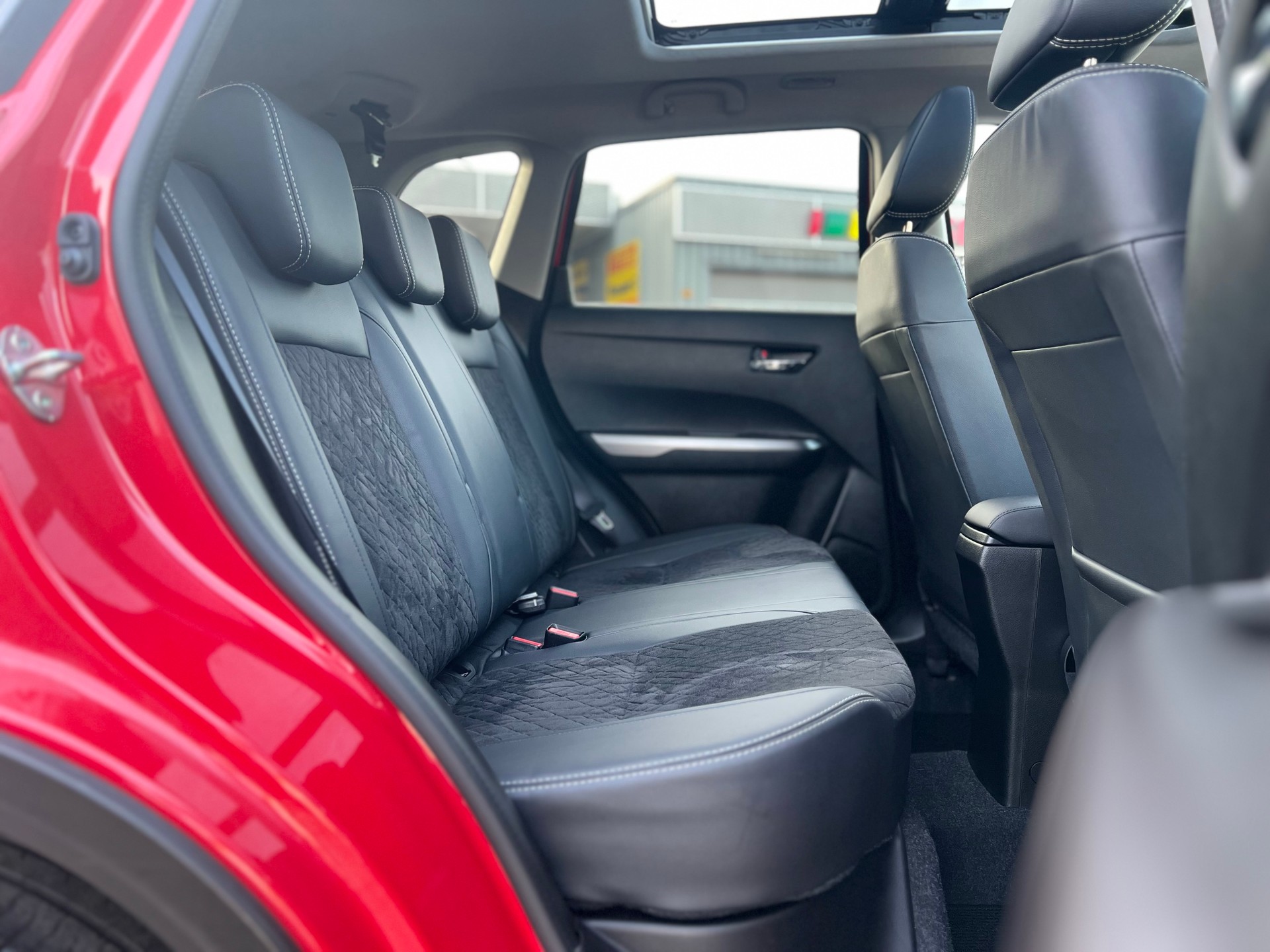SUZUKI Vitara 1.5 Hybrid Piz Sulai Top 4x4 AGS-image-14
