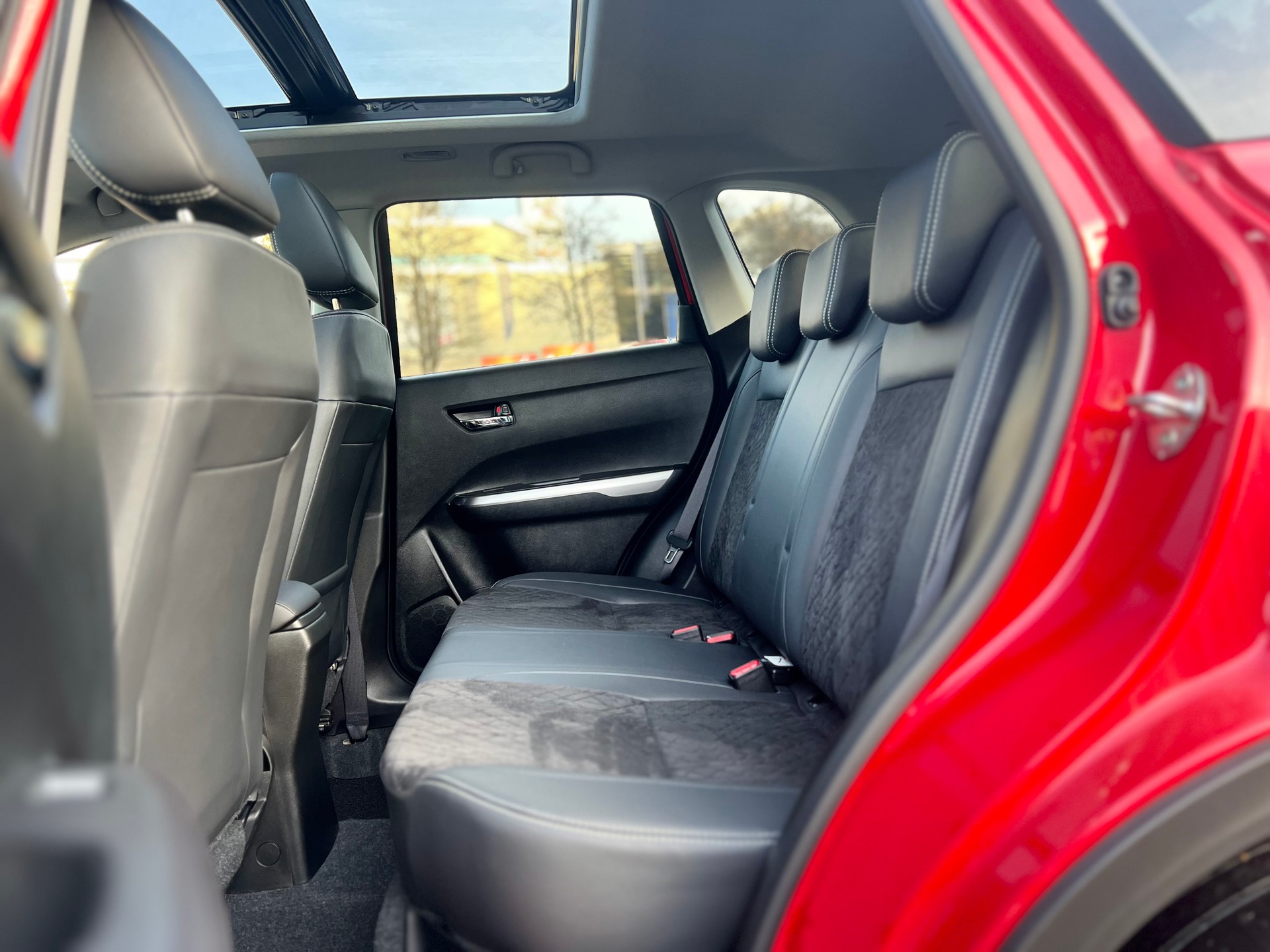 SUZUKI Vitara 1.5 Hybrid Piz Sulai Top 4x4 AGS-image-13