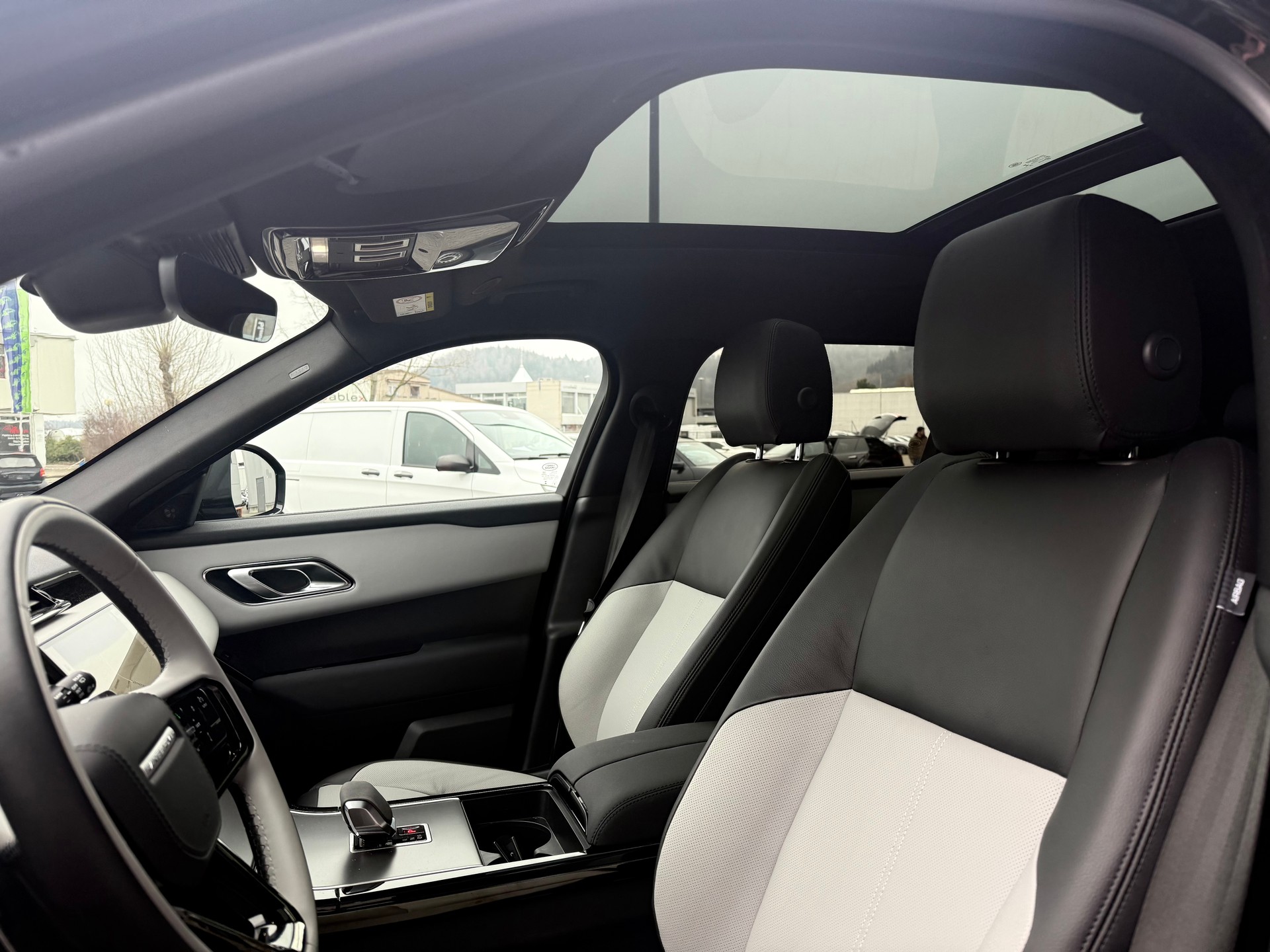 LAND ROVER Range Rover Velar P 250 Dynamic SE Automatic-image-2
