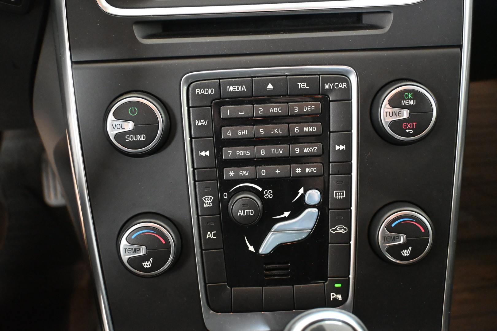 VOLVO V60 D4 AWD Geartronic-image-11