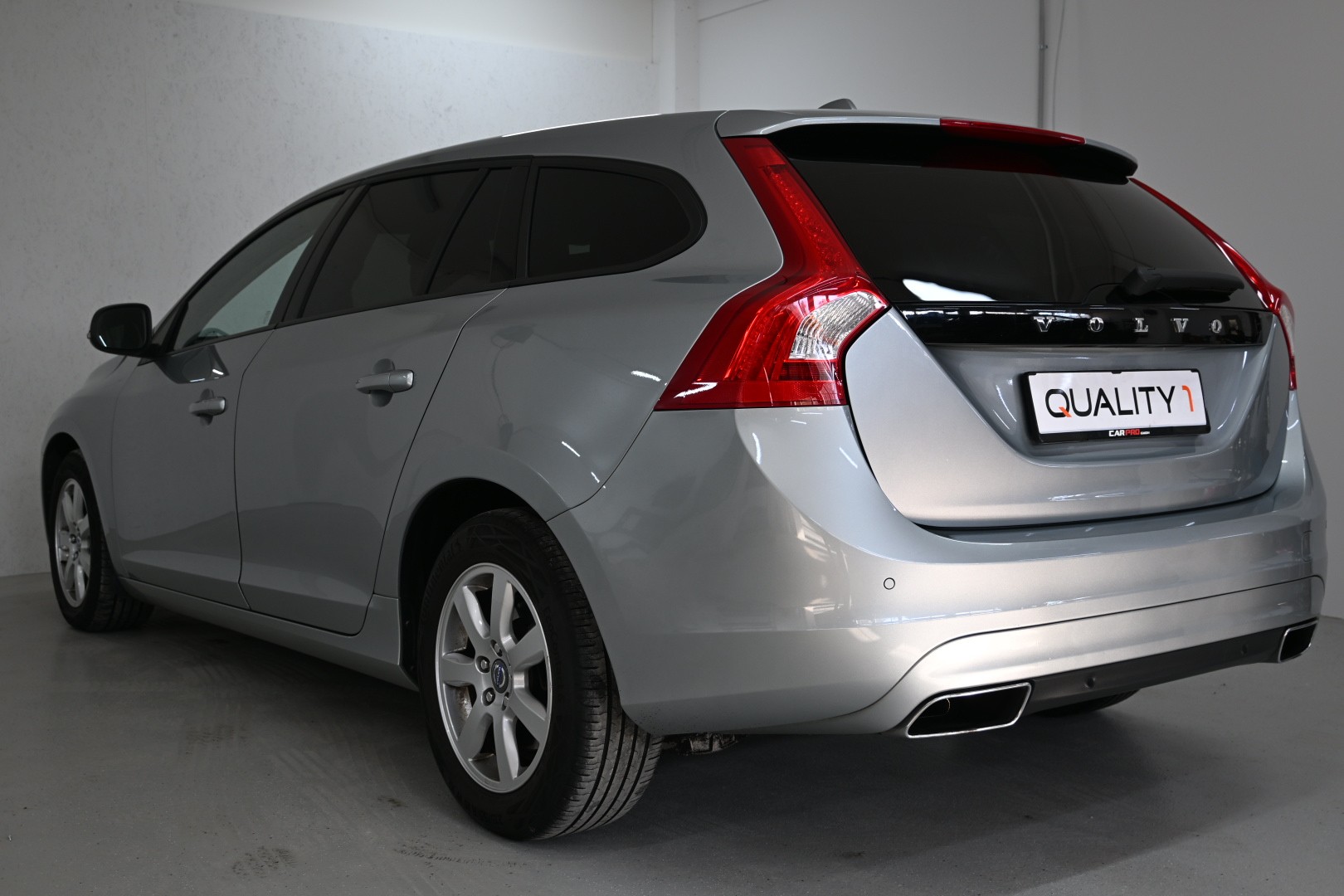 VOLVO V60 D4 AWD Geartronic-image-4