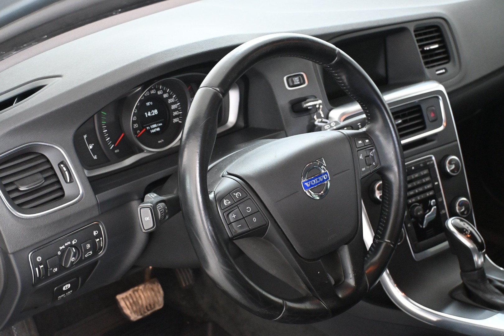 VOLVO V60 D4 AWD Geartronic-image-8