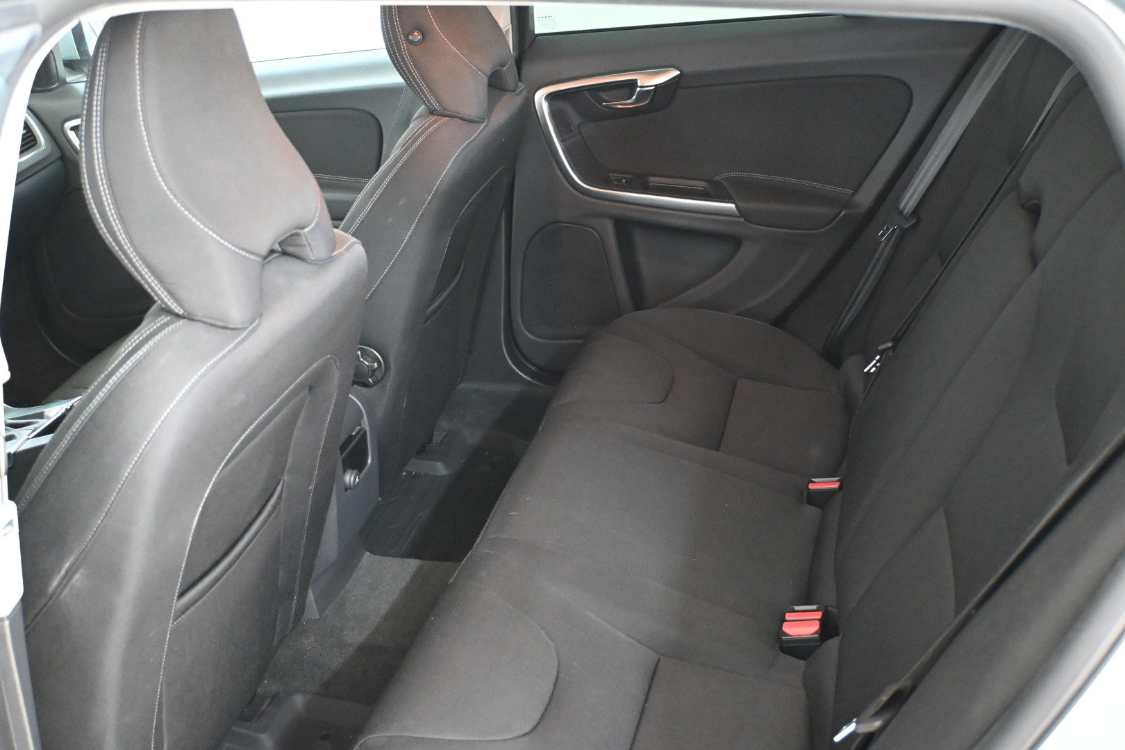 VOLVO V60 D4 AWD Geartronic-image-12