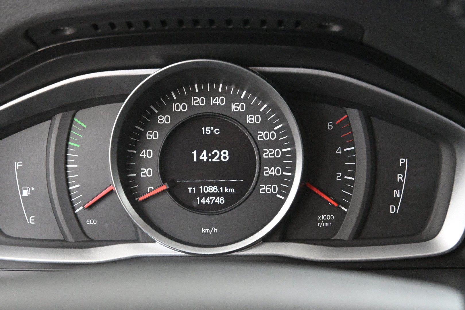 VOLVO V60 D4 AWD Geartronic-image-9