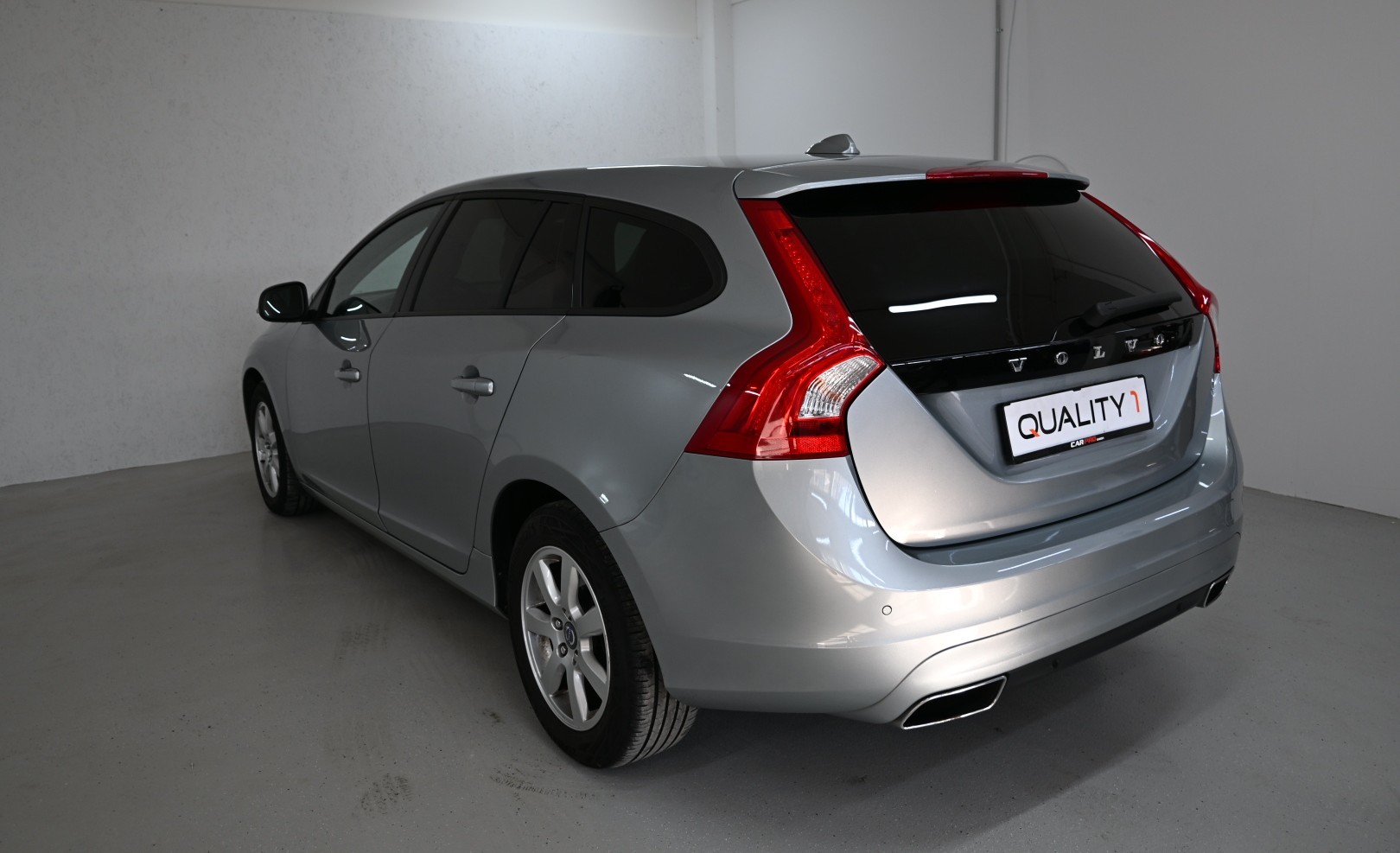 VOLVO V60 D4 AWD Geartronic-image-3